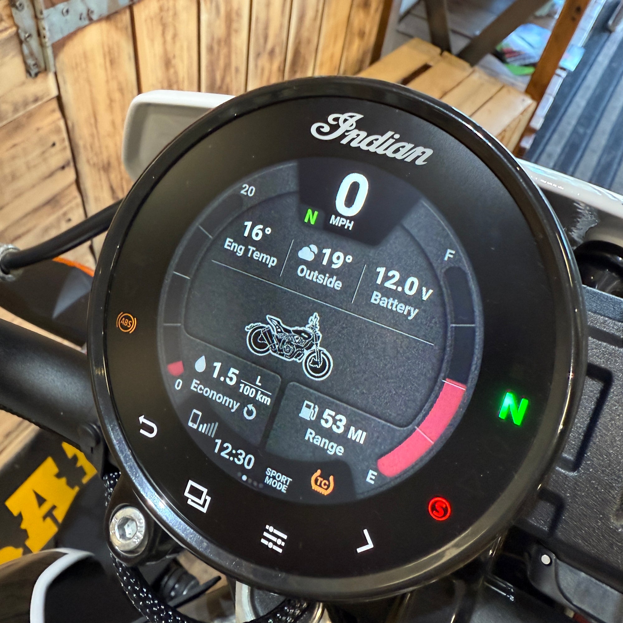 INDIAN FTR SPORT - White lightening/Indy red - Preloved