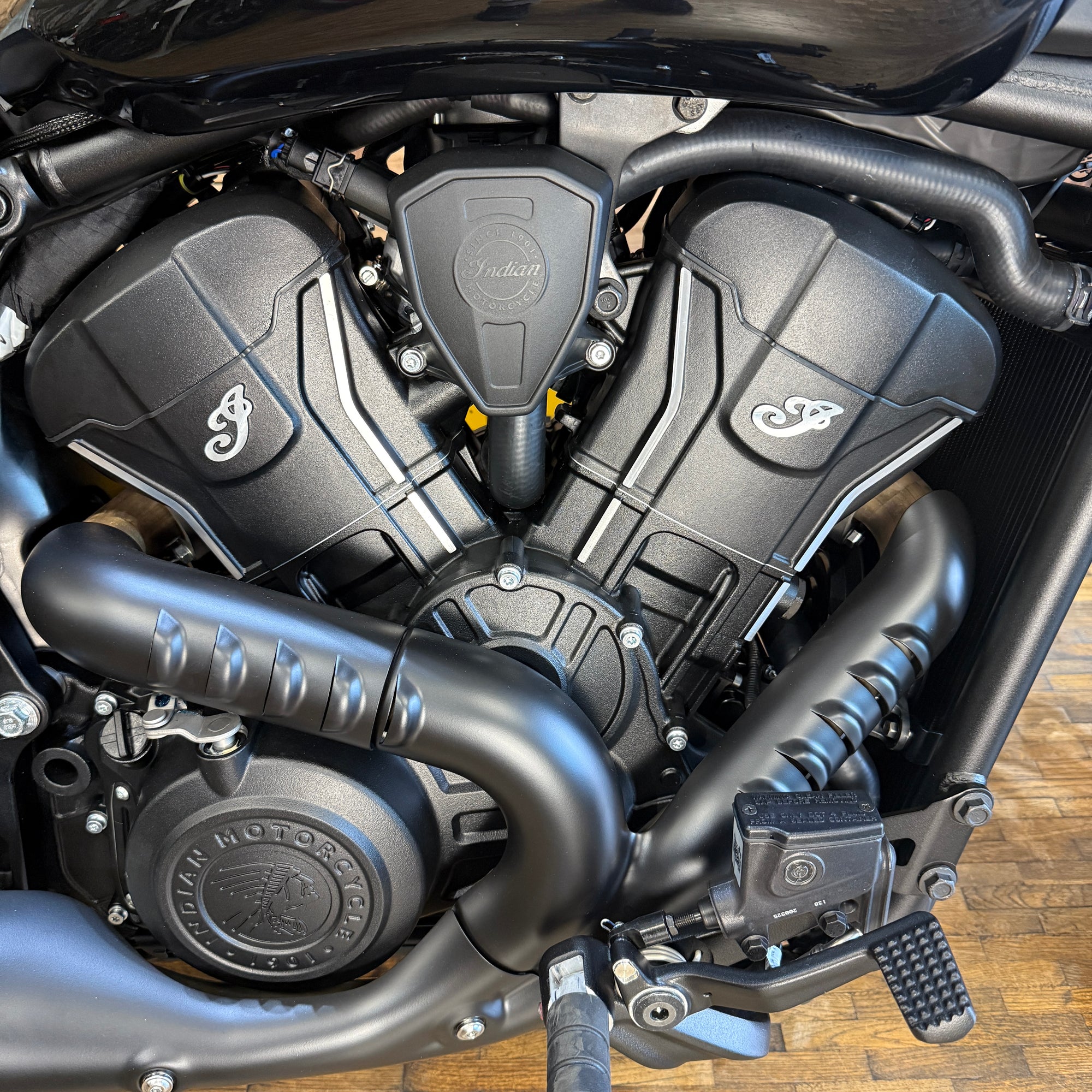 INDIAN SCOUT 60'25 model - Metallic Black