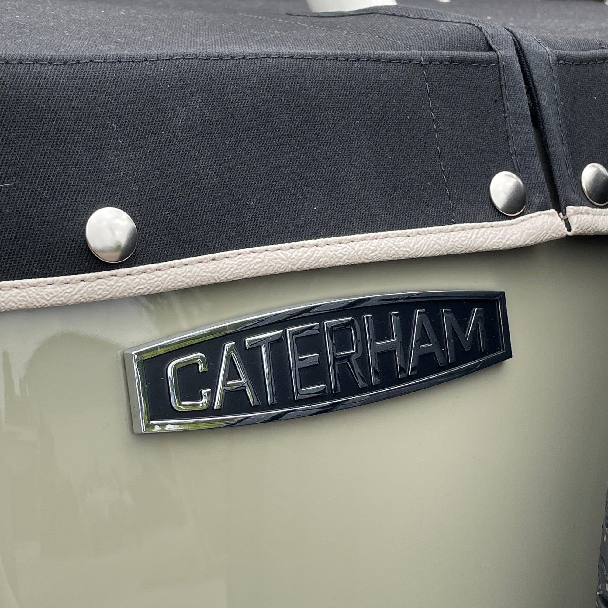21/21 CATERHAM SUPER SEVEN 1600 STANDARD CHASSIS - SAXONY GREY & OXFORD WHITE WITH BISCUIT MUIRHEAD LEATHER