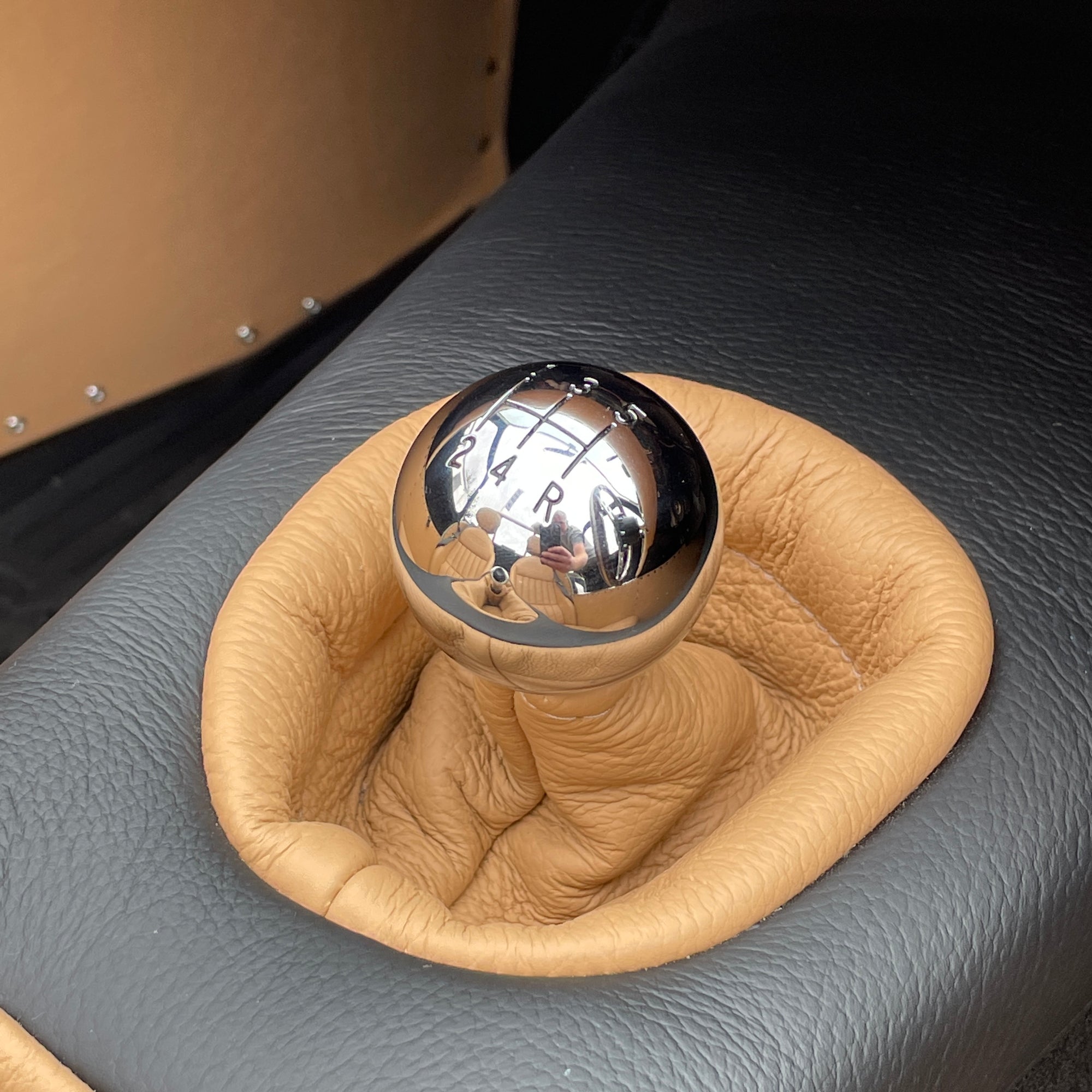 21/21 CATERHAM SUPER SEVEN 1600 STANDARD CHASSIS - SAXONY GREY & OXFORD WHITE WITH BISCUIT MUIRHEAD LEATHER