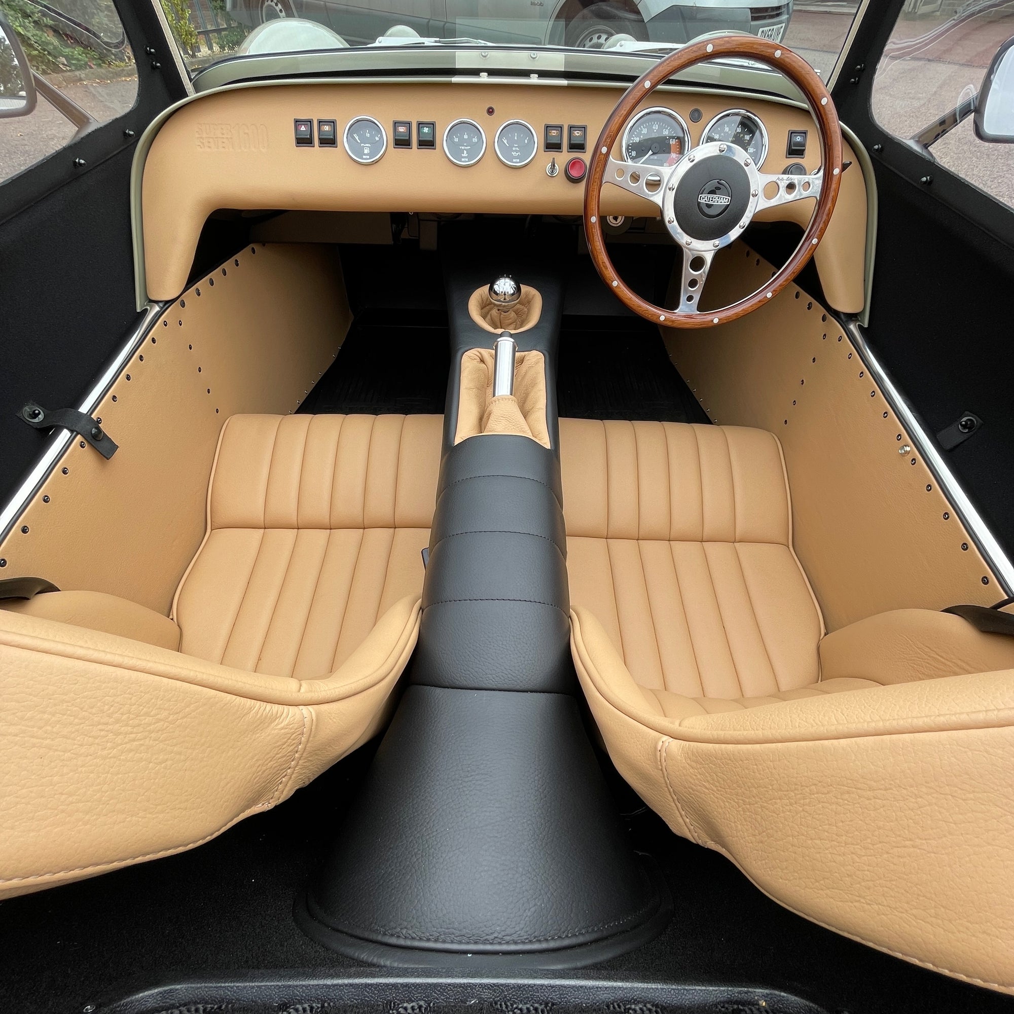 21/21 CATERHAM SUPER SEVEN 1600 STANDARD CHASSIS - SAXONY GREY & OXFORD WHITE WITH BISCUIT MUIRHEAD LEATHER