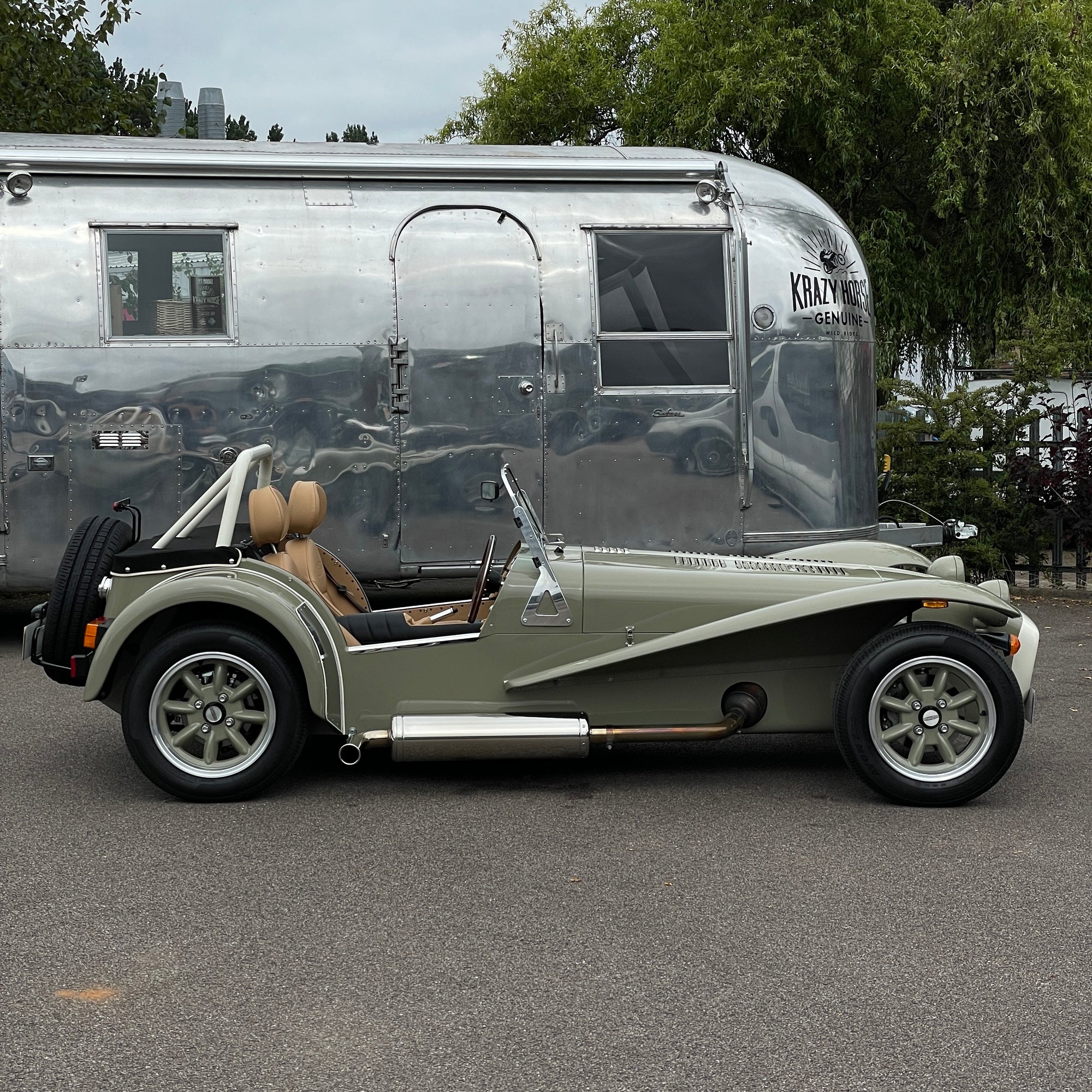 SOLD - 21/21 CATERHAM SUPER SEVEN 1600 STANDARD CHASSIS - SAXONY GREY & OXFORD WHITE WITH BISCUIT MUIRHEAD LEATHER