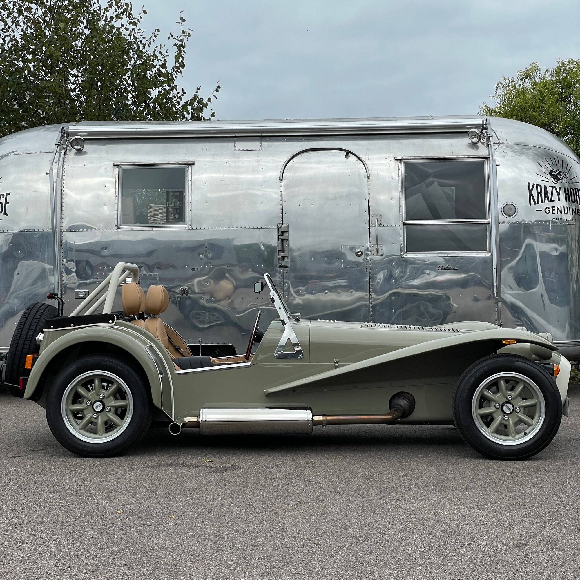 21/21 CATERHAM SUPER SEVEN 1600 STANDARD CHASSIS - SAXONY GREY & OXFORD WHITE WITH BISCUIT MUIRHEAD LEATHER