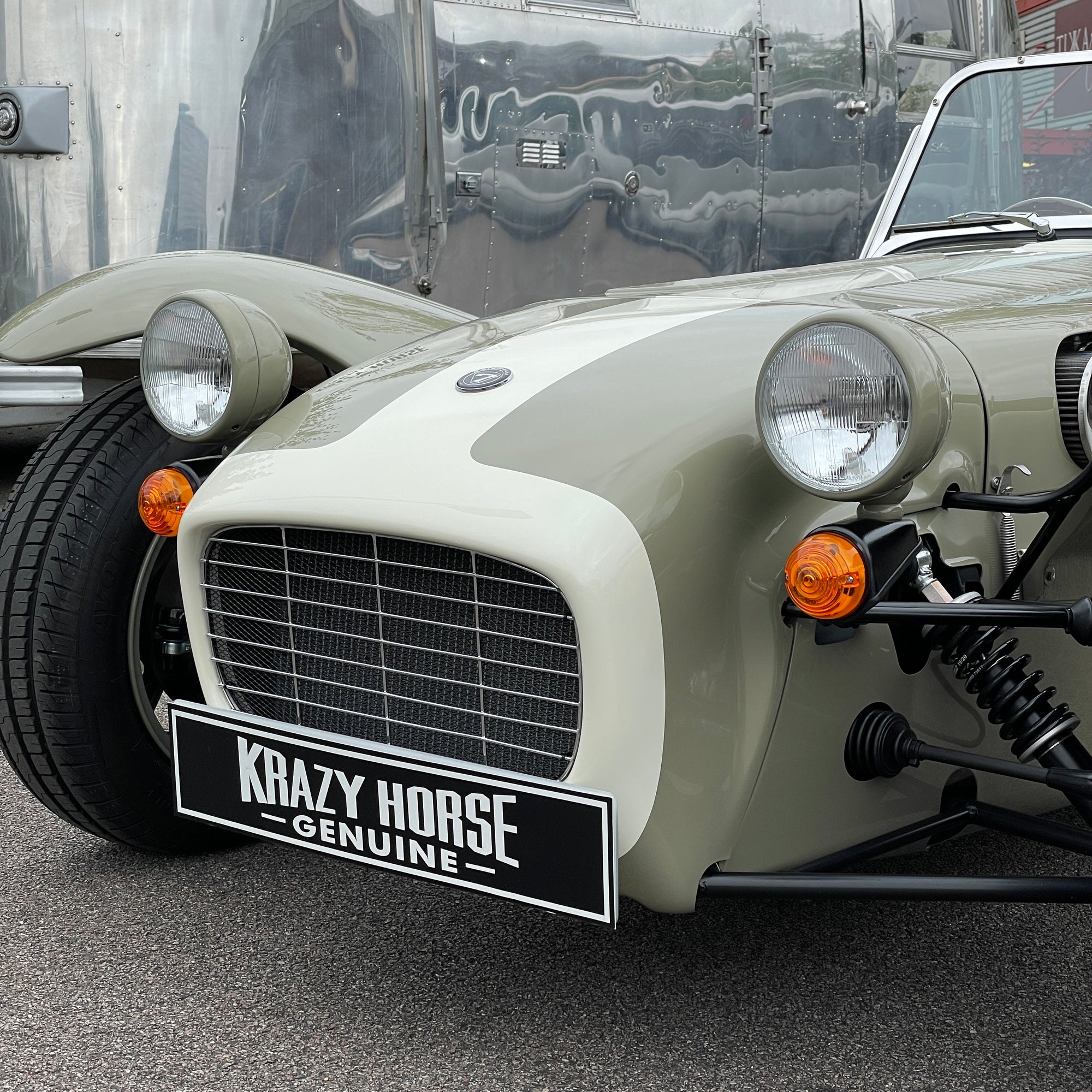 21/21 CATERHAM SUPER SEVEN 1600 STANDARD CHASSIS - SAXONY GREY & OXFORD WHITE WITH BISCUIT MUIRHEAD LEATHER