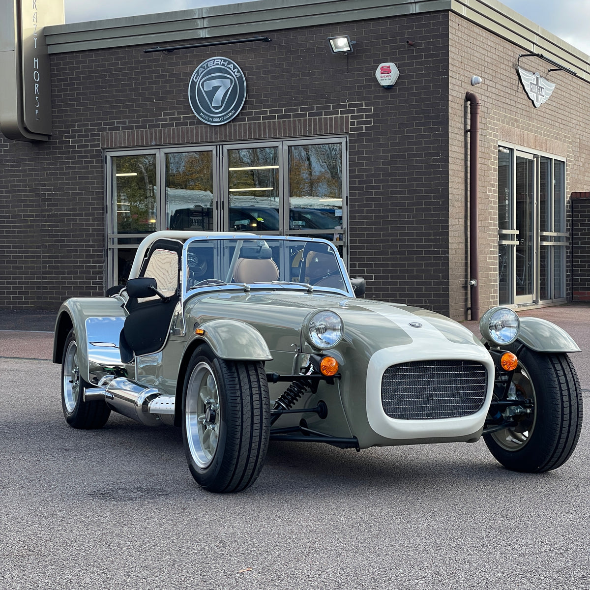 SOLD - CATERHAM SUPER SEVEN 2000 STANDARD CHASSIS - SAXONY GREY & OXFORD WHITE WITH BISCUIT MUIRHEAD LEATHER