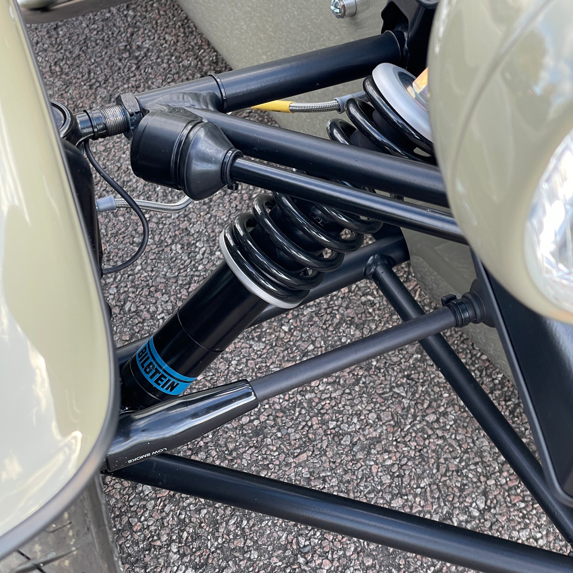 CATERHAM SUPER SEVEN 2000 STANDARD CHASSIS - SAXONY GREY & OXFORD WHITE WITH BISCUIT MUIRHEAD LEATHER