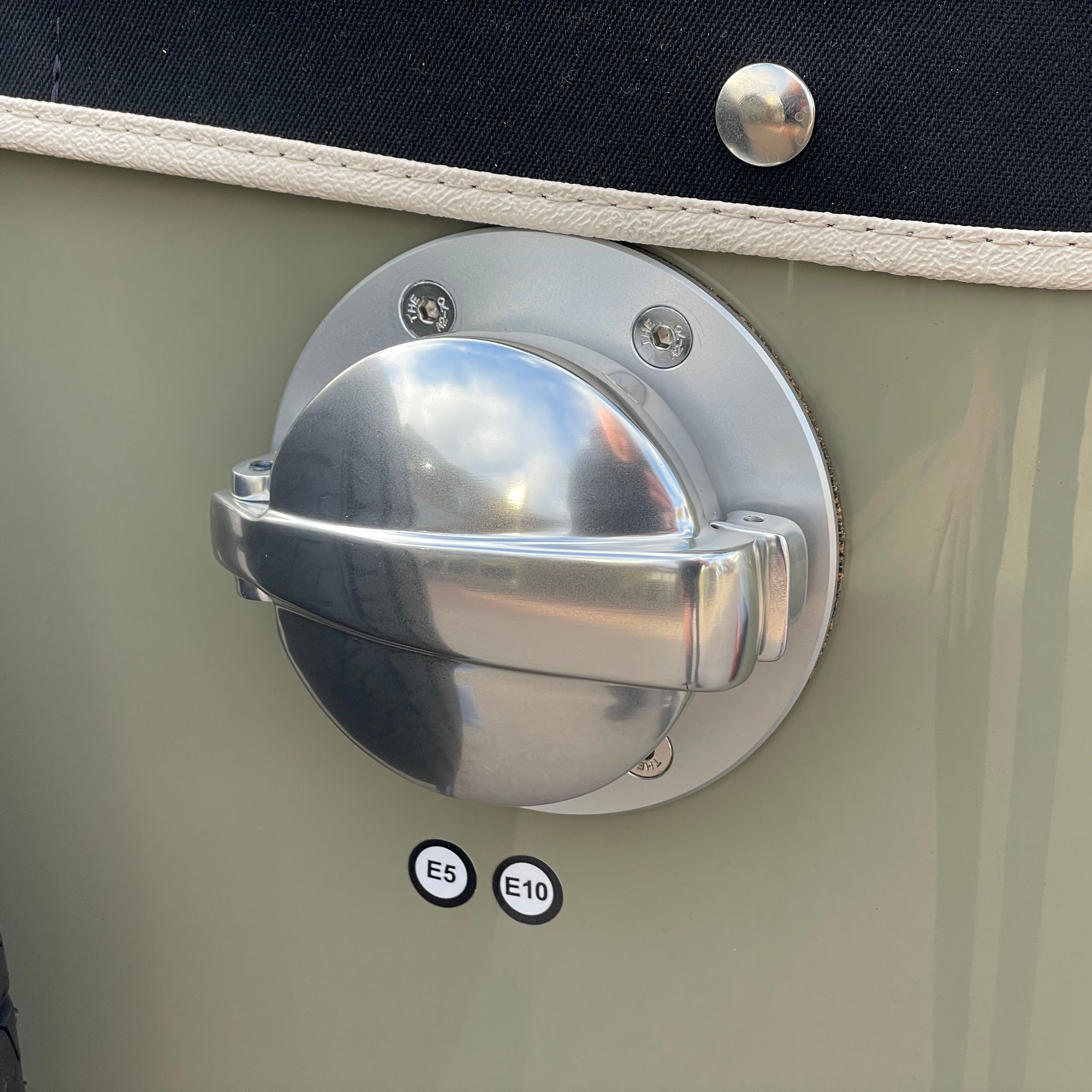 CATERHAM SUPER SEVEN 2000 STANDARD CHASSIS - SAXONY GREY & OXFORD WHITE WITH BISCUIT MUIRHEAD LEATHER