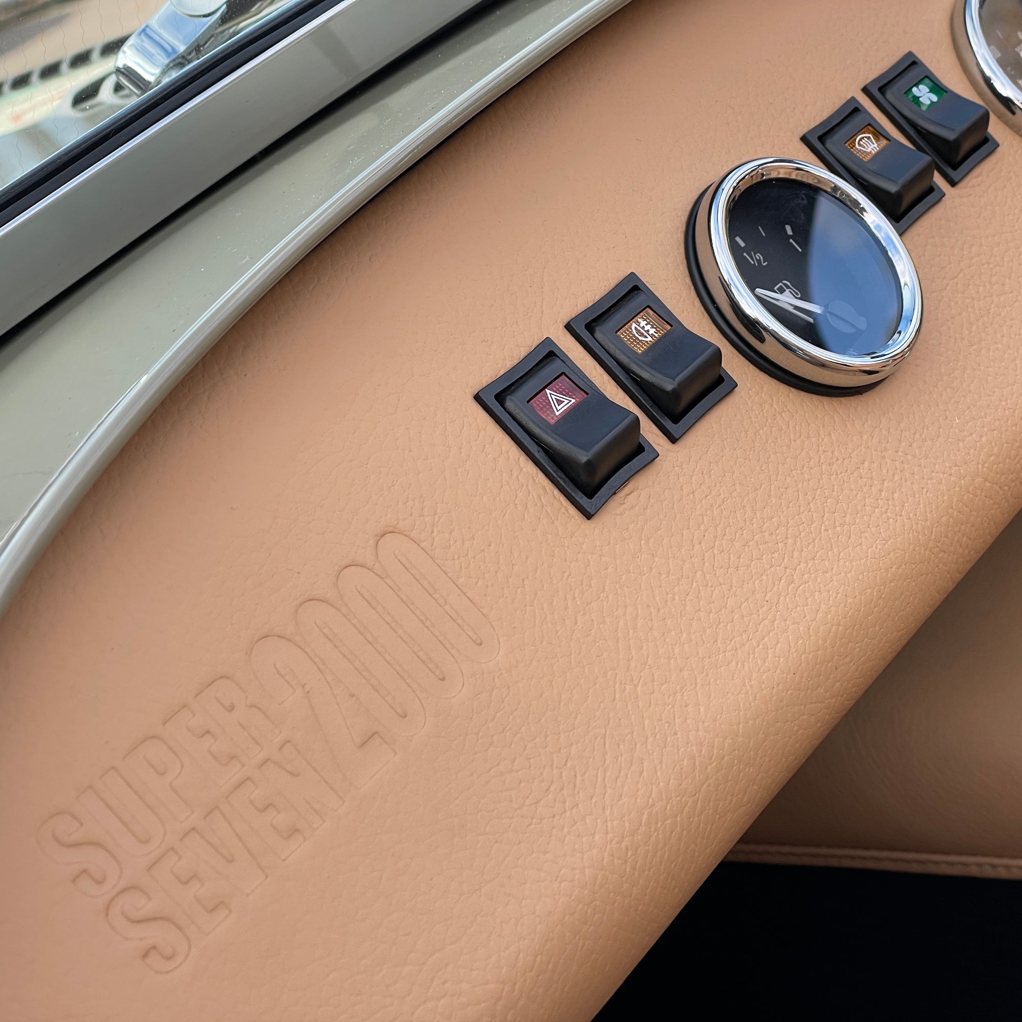 CATERHAM SUPER SEVEN 2000 STANDARD CHASSIS - SAXONY GREY & OXFORD WHITE WITH BISCUIT MUIRHEAD LEATHER