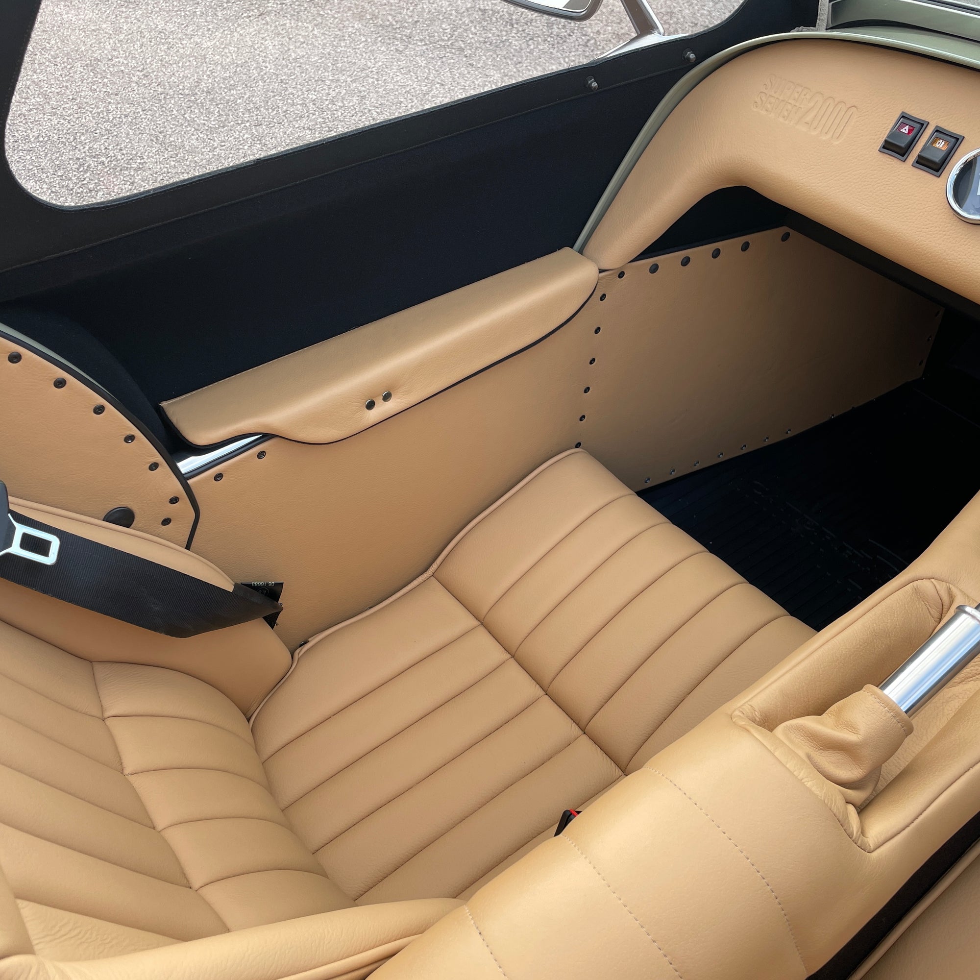 CATERHAM SUPER SEVEN 2000 STANDARD CHASSIS - SAXONY GREY & OXFORD WHITE WITH BISCUIT MUIRHEAD LEATHER