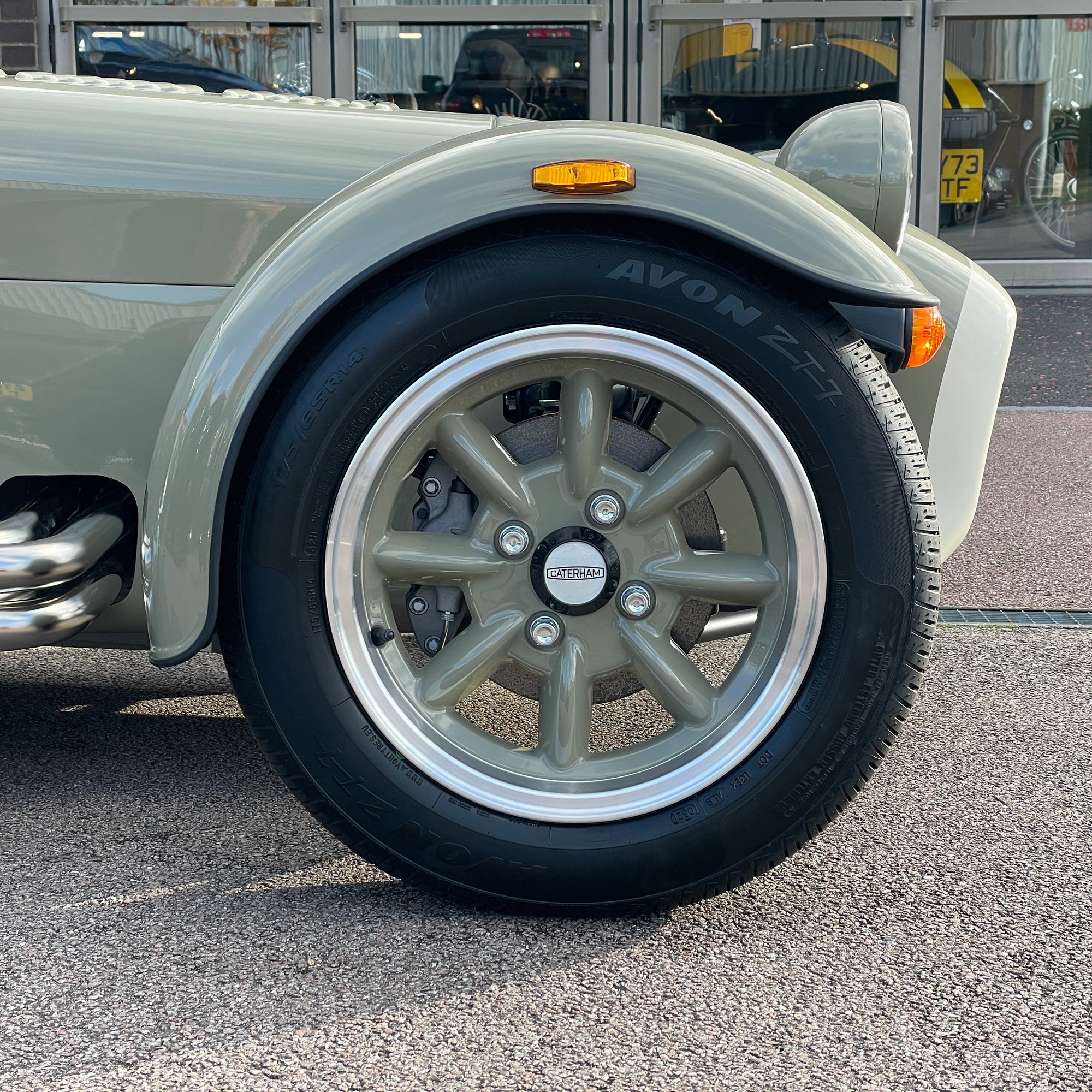 CATERHAM SUPER SEVEN 2000 STANDARD CHASSIS - SAXONY GREY & OXFORD WHITE WITH BISCUIT MUIRHEAD LEATHER