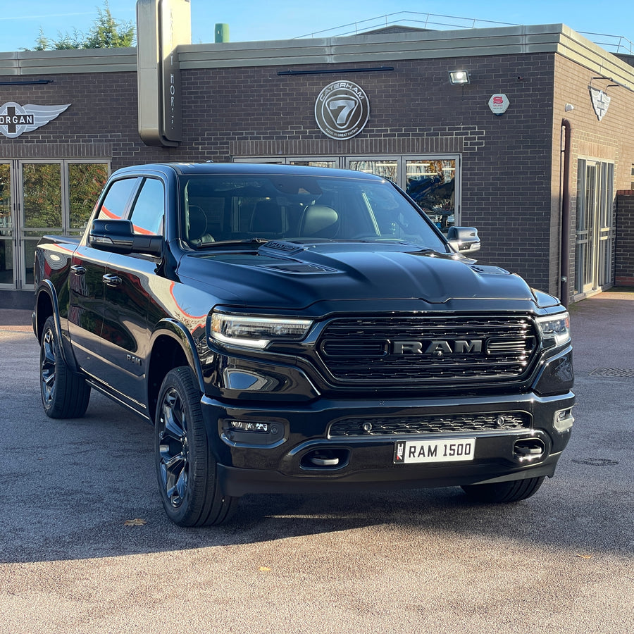 RAM 1500 LIMITED NIGHT CREW CAB - DIAMOND BLACK WITH BLACK
