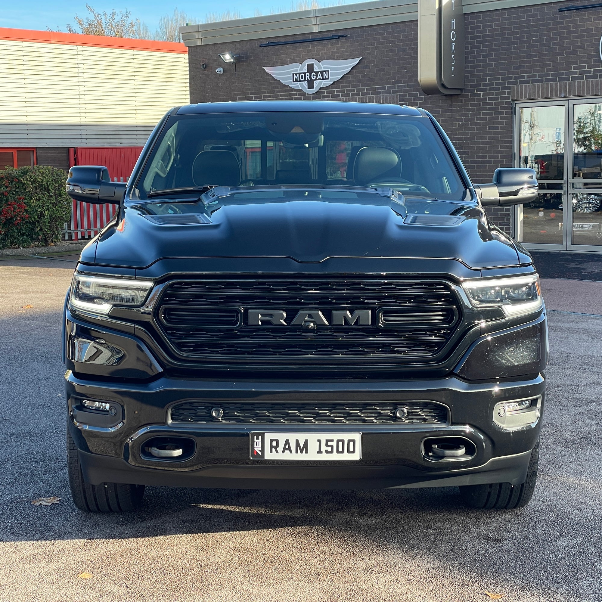 RAM 1500 LIMITED NIGHT CREW CAB - DIAMOND BLACK WITH BLACK