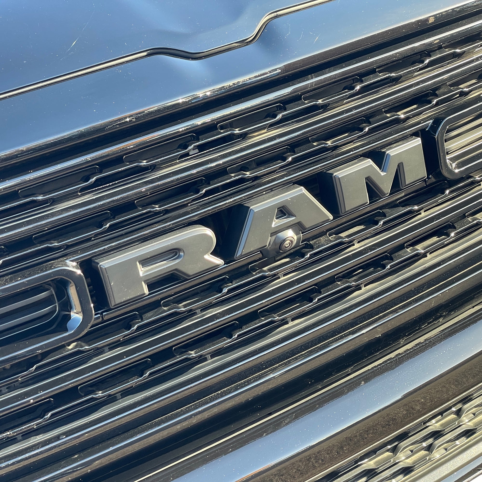 RAM 1500 LIMITED NIGHT CREW CAB - DIAMOND BLACK WITH BLACK