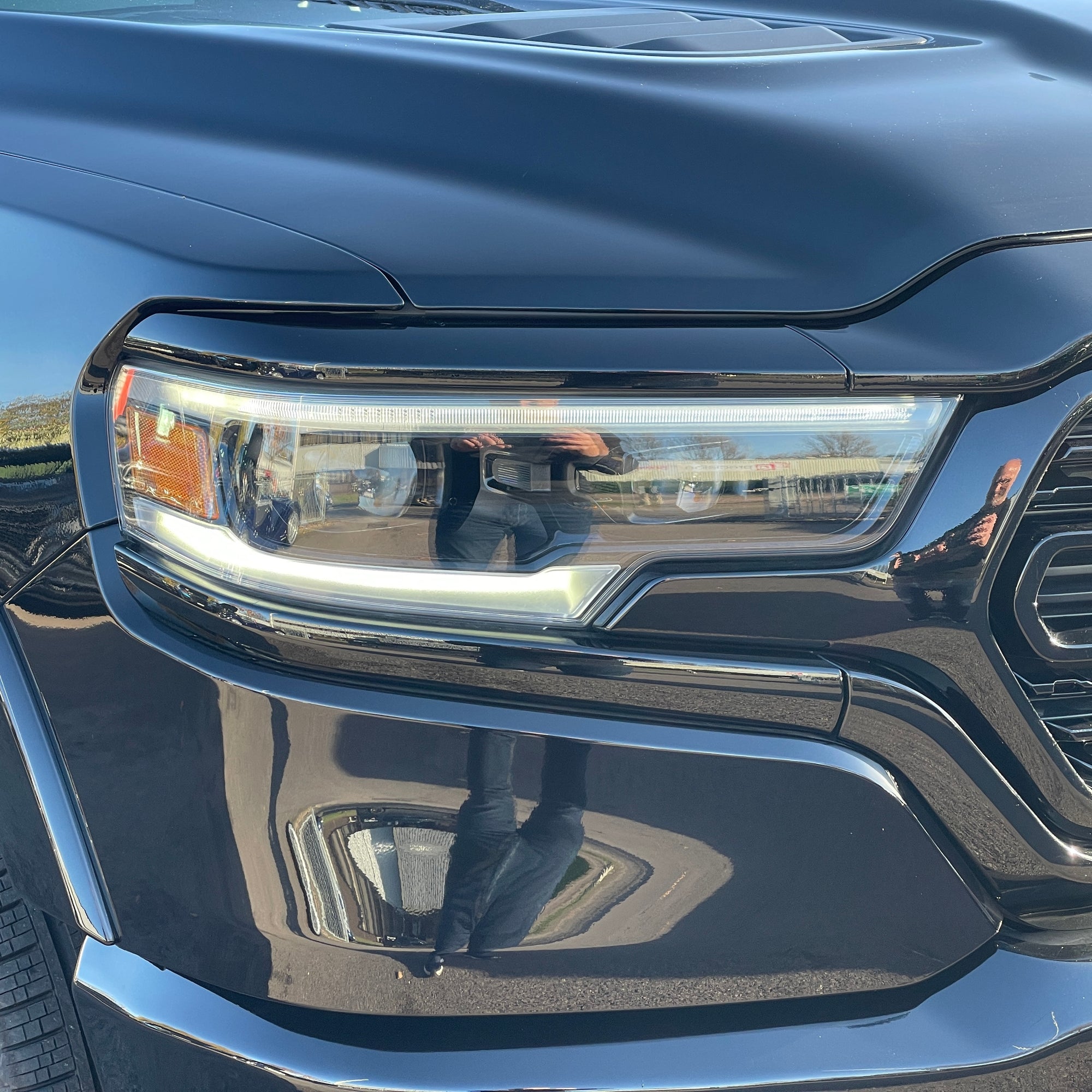 RAM 1500 LIMITED NIGHT CREW CAB - DIAMOND BLACK WITH BLACK