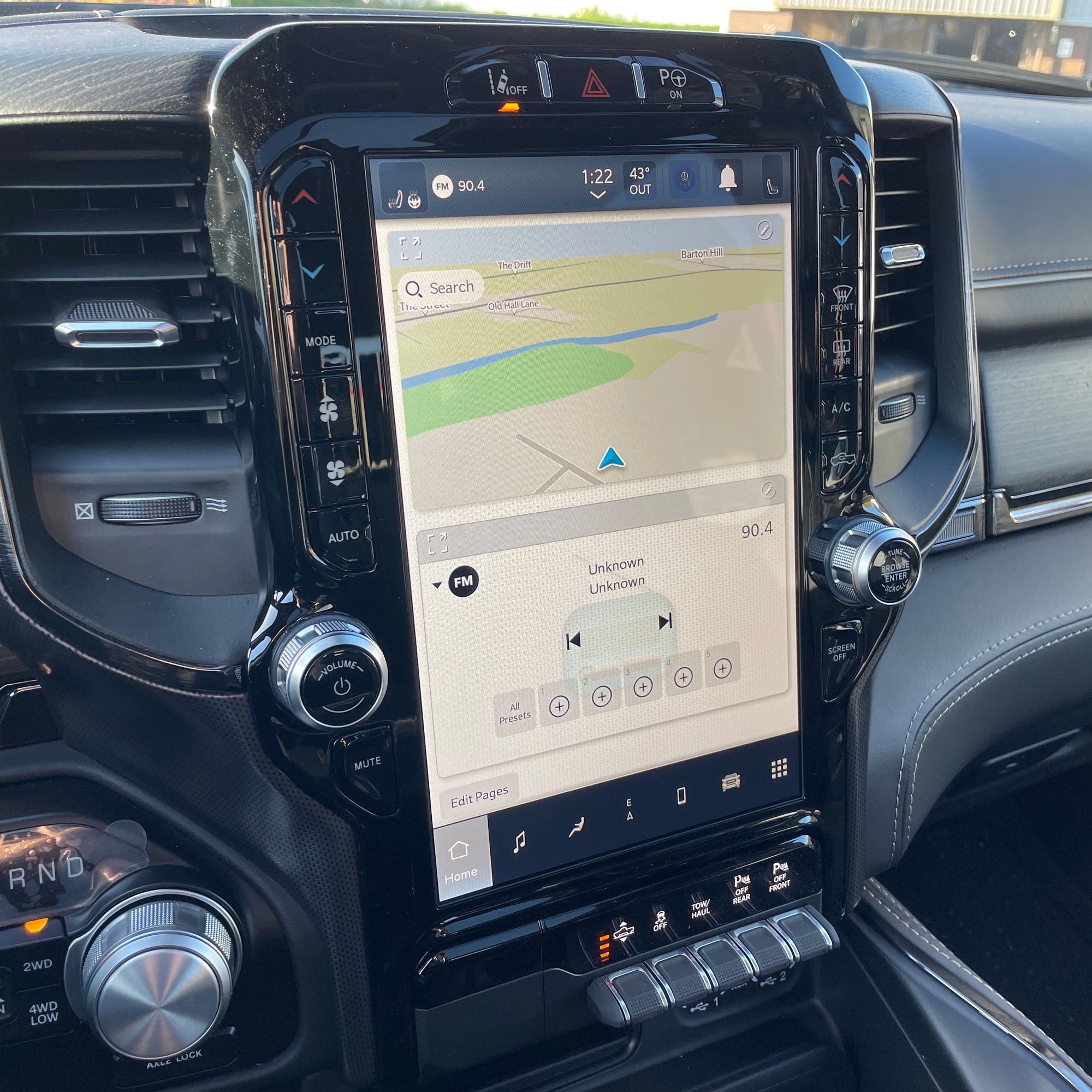 RAM 1500 LIMITED NIGHT CREW CAB - DIAMOND BLACK WITH BLACK