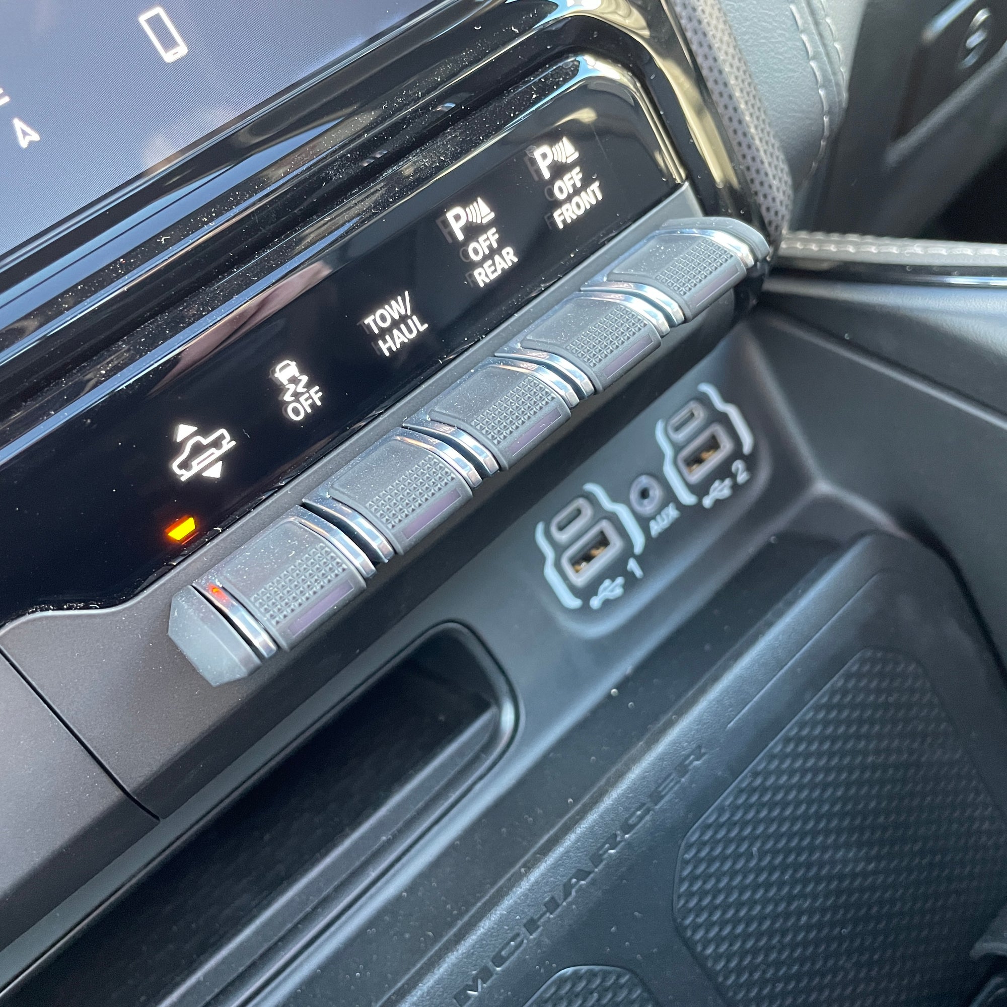 RAM 1500 LIMITED NIGHT CREW CAB - DIAMOND BLACK WITH BLACK