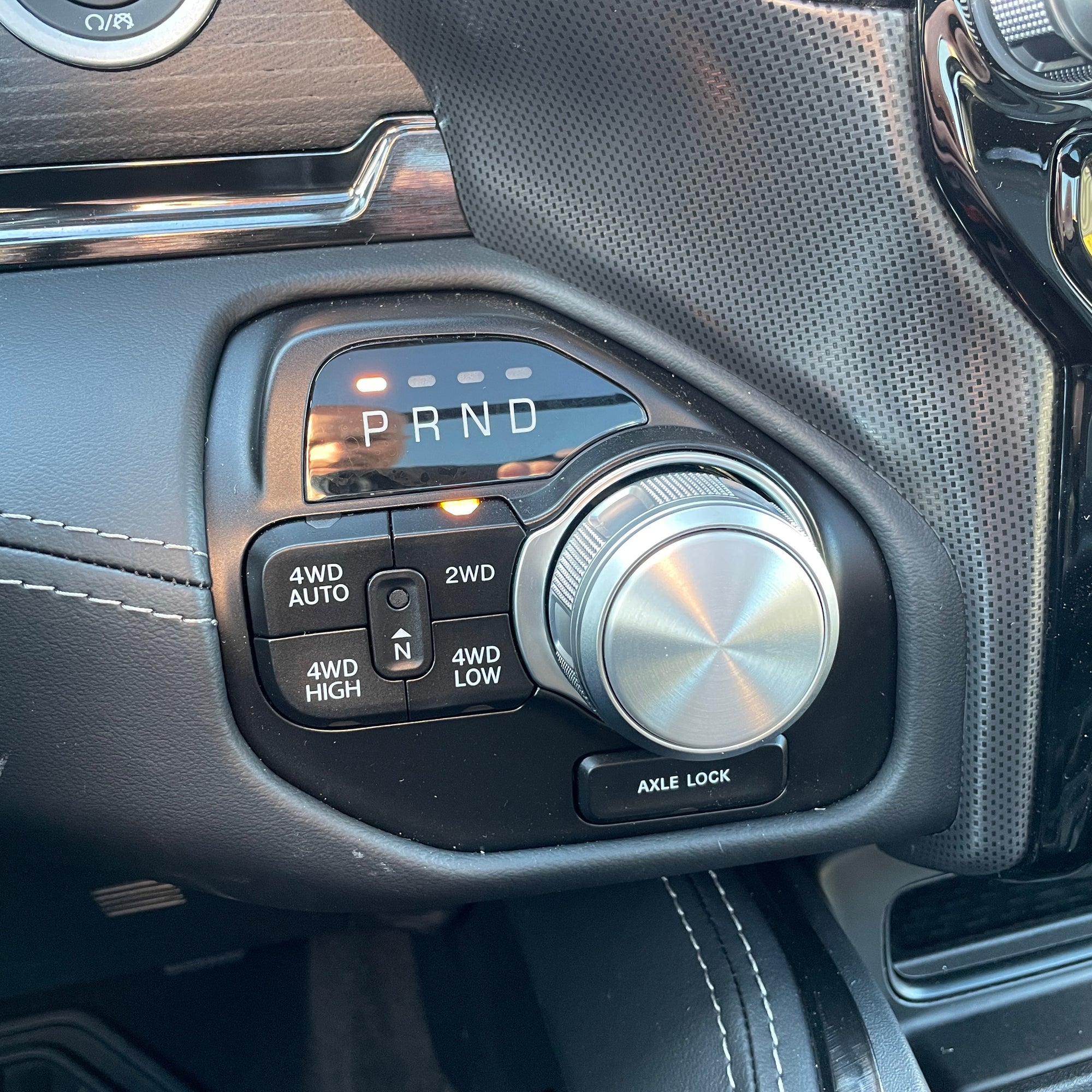 RAM 1500 LIMITED NIGHT CREW CAB - DIAMOND BLACK WITH BLACK