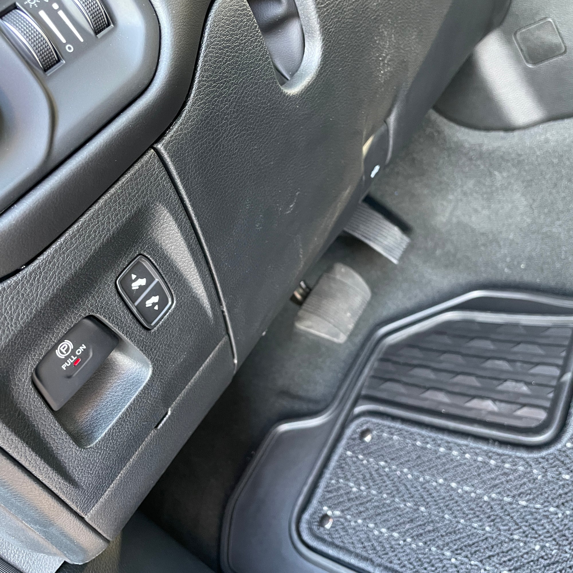 RAM 1500 LIMITED NIGHT CREW CAB - DIAMOND BLACK WITH BLACK