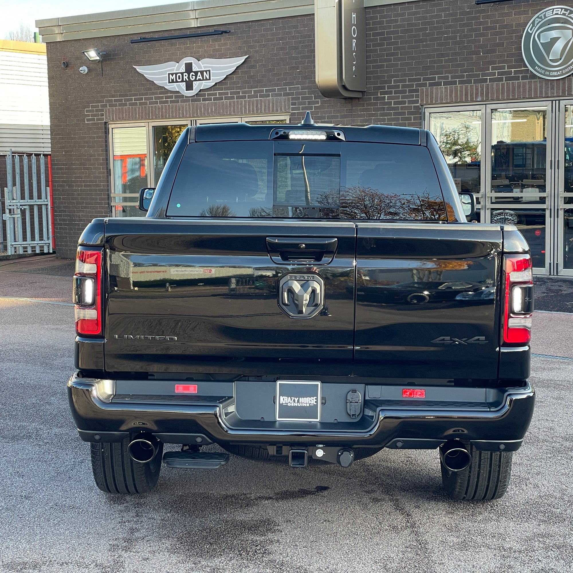 RAM 1500 LIMITED NIGHT CREW CAB - DIAMOND BLACK WITH BLACK