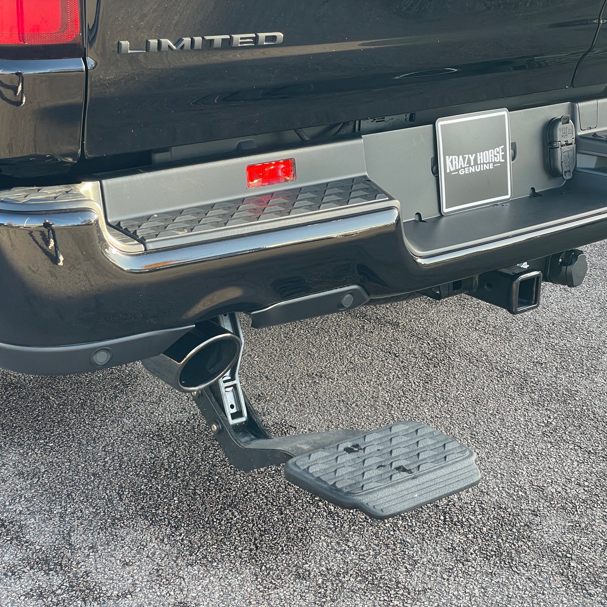 RAM 1500 LIMITED NIGHT CREW CAB - DIAMOND BLACK WITH BLACK