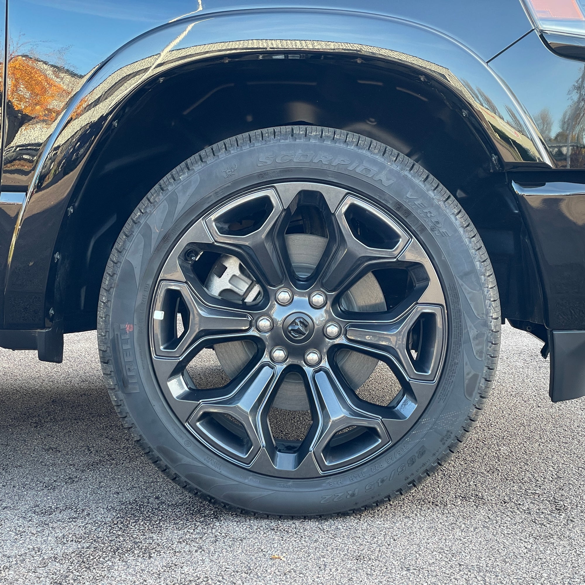 RAM 1500 LIMITED NIGHT CREW CAB - DIAMOND BLACK WITH BLACK