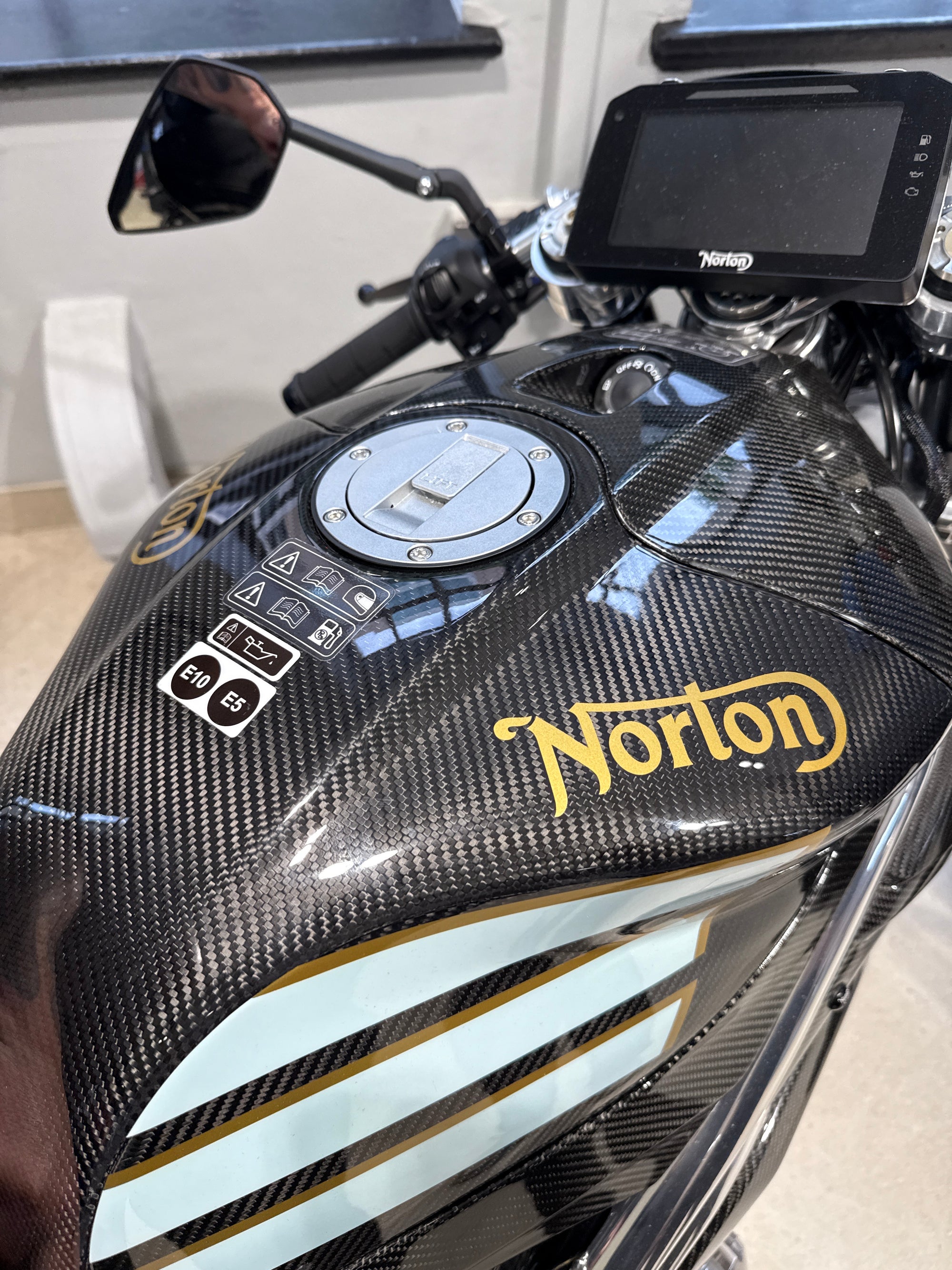2025 Norton V4CR Carbon - Carbon Fibre / Black