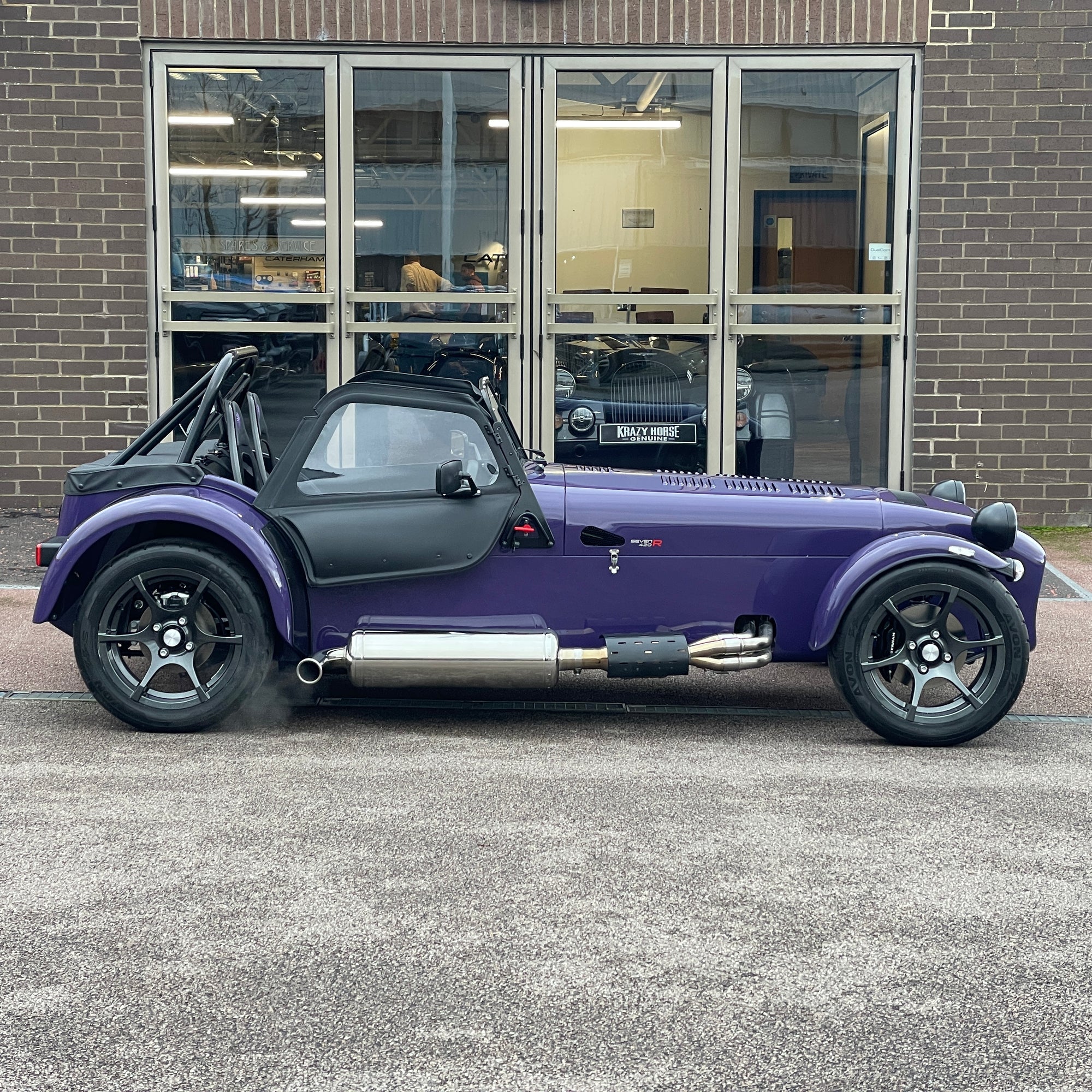 BRAND NEW UNREGISTERED CATERHAM SEVEN 420R - ULTRAVIOLET WITH BLACK