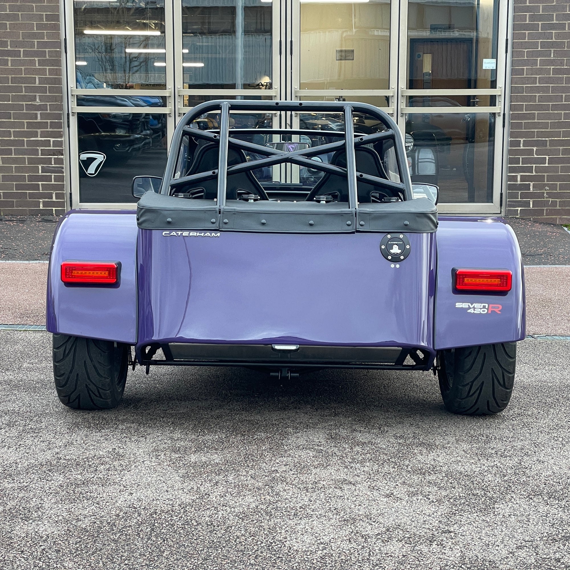 BRAND NEW UNREGISTERED CATERHAM SEVEN 420R - ULTRAVIOLET WITH BLACK