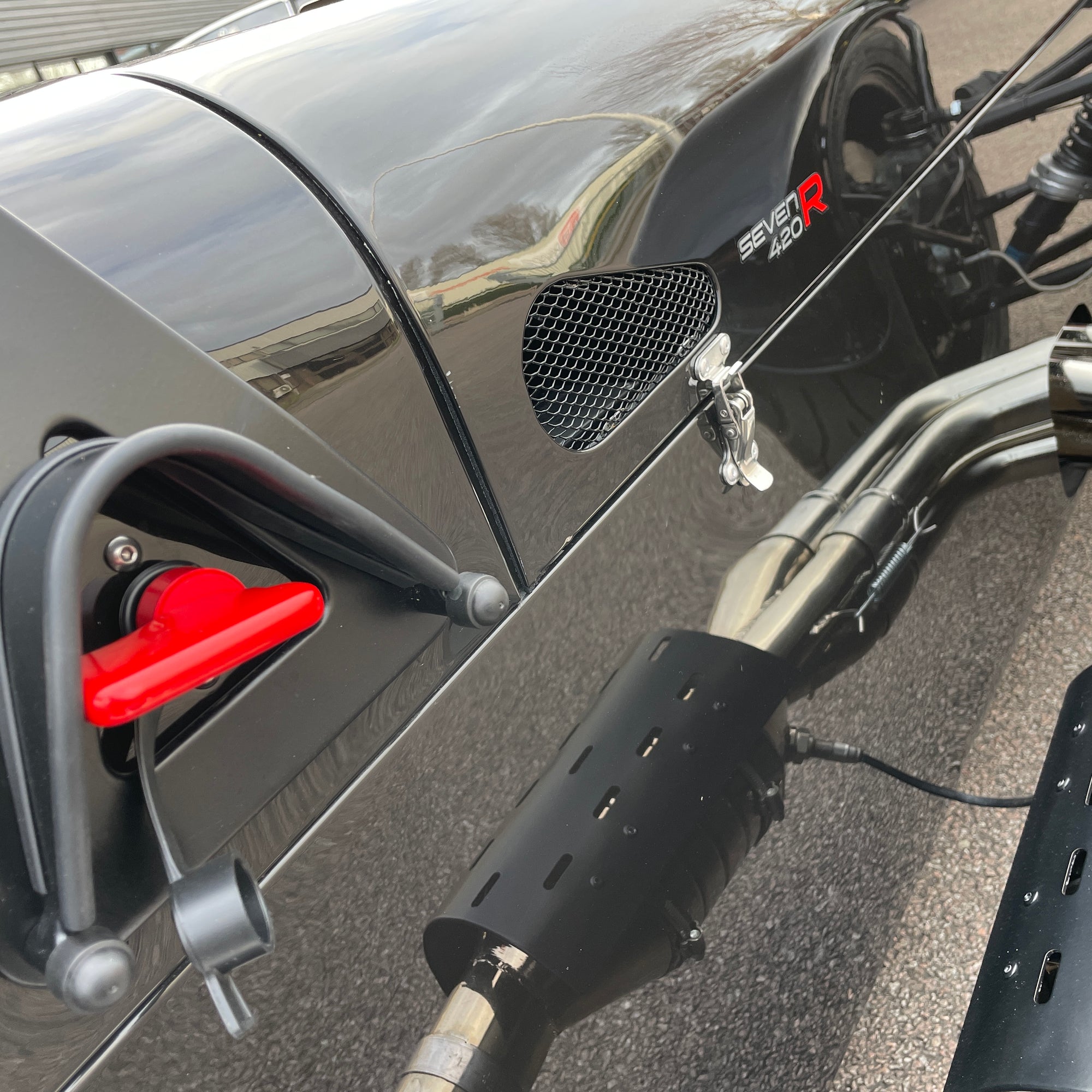 BRAND NEW UNREGISTERED CATERHAM SEVEN 420R - GRAVITY BLACK WITH BLACK