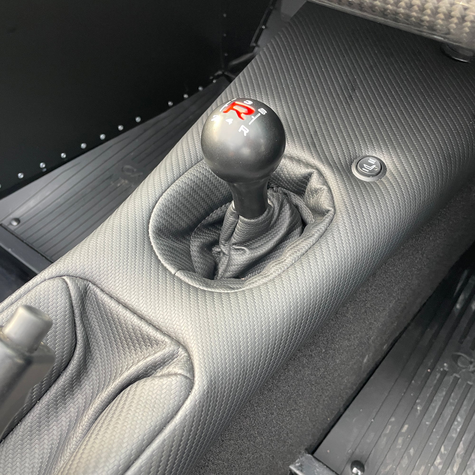 BRAND NEW UNREGISTERED CATERHAM SEVEN 420R - GRAVITY BLACK WITH BLACK