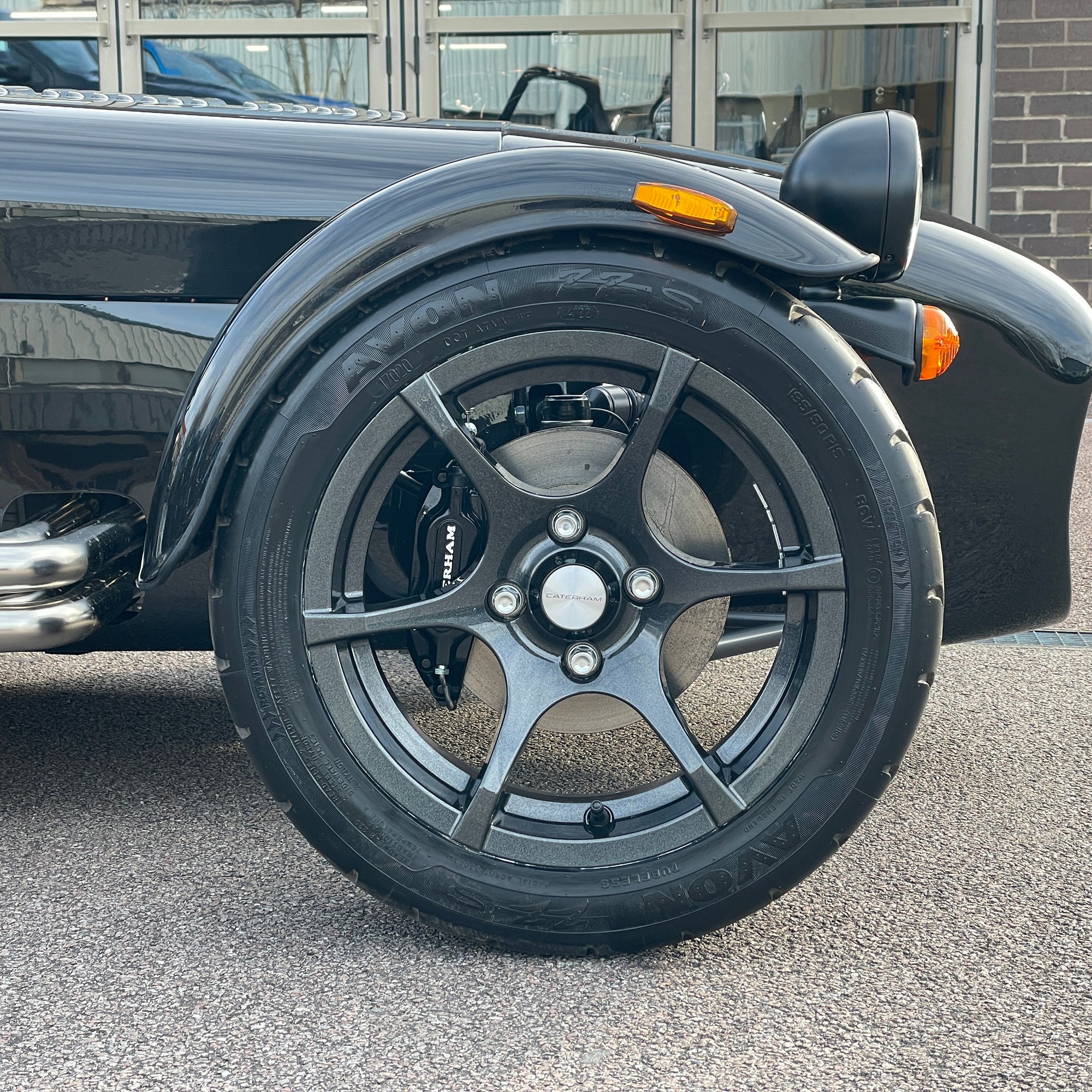 BRAND NEW UNREGISTERED CATERHAM SEVEN 420R - GRAVITY BLACK WITH BLACK