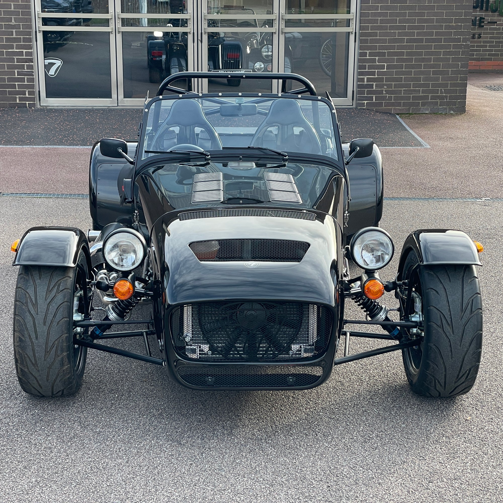 BRAND NEW UNREGISTERED CATERHAM SEVEN 420R - GRAVITY BLACK WITH BLACK