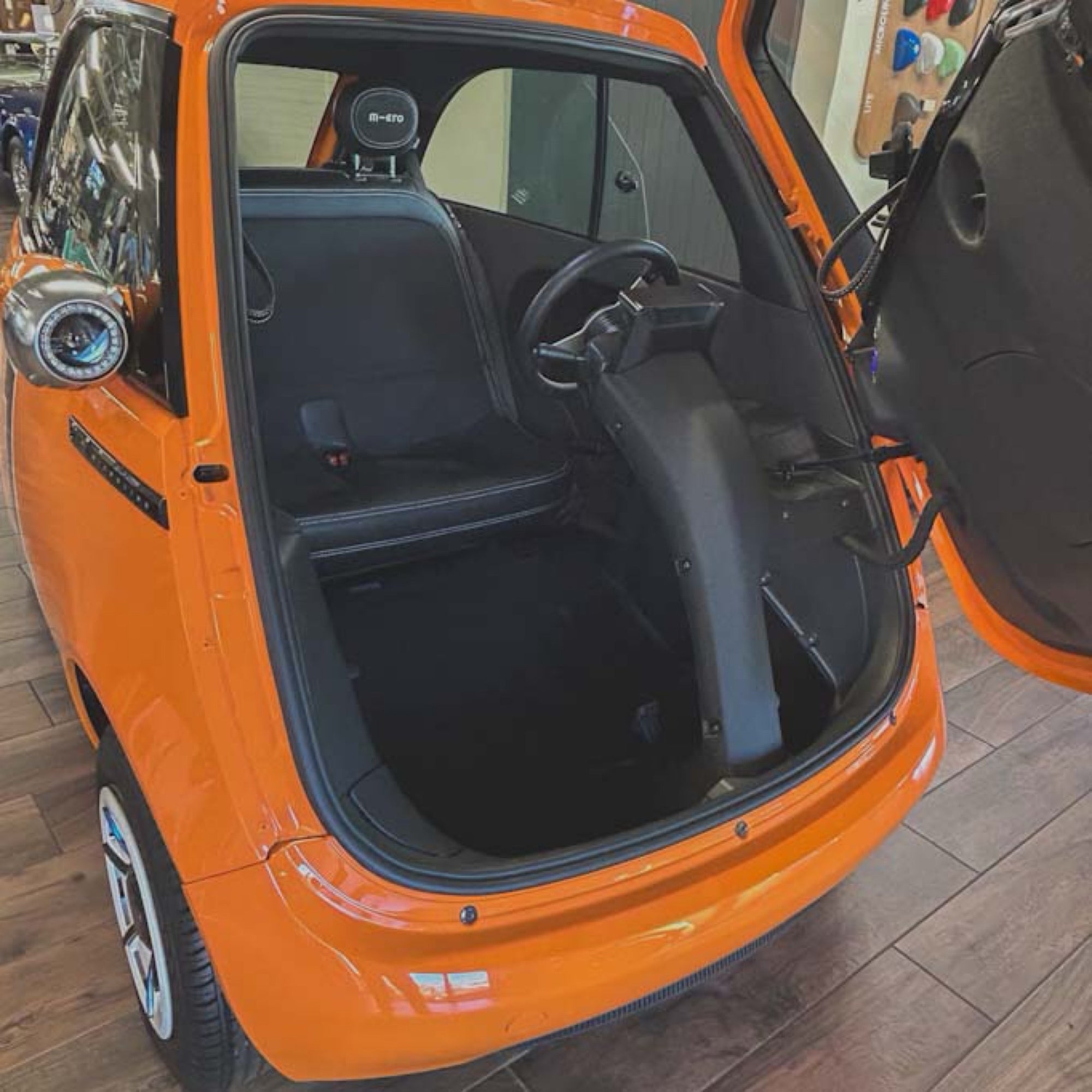 Microlino - Bespoke Icons Range "General Pea"