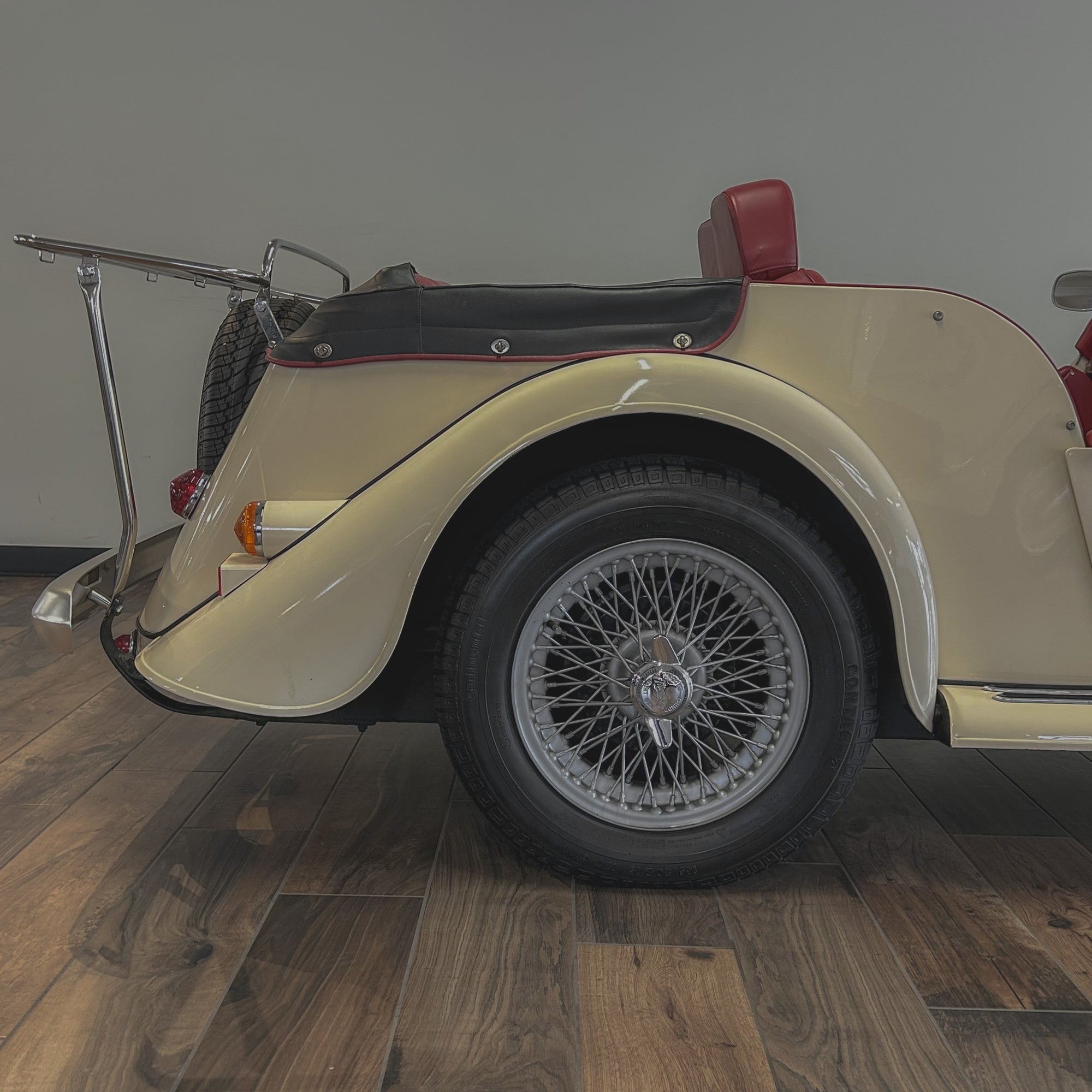 Morgan 4/4 4 seater - Royal Ivory
