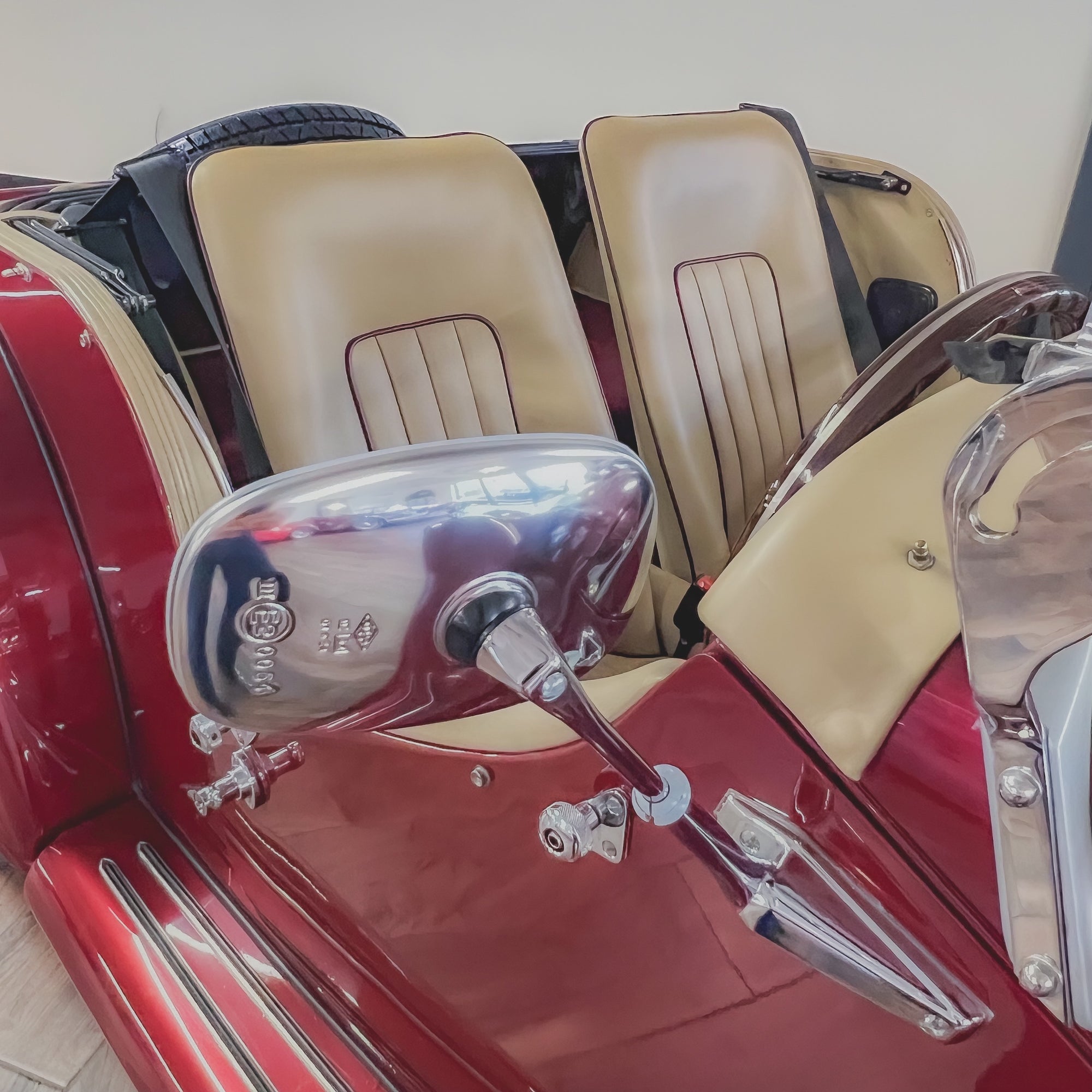 Morgan 4/4 LOW LINE - BMW Calypso Red