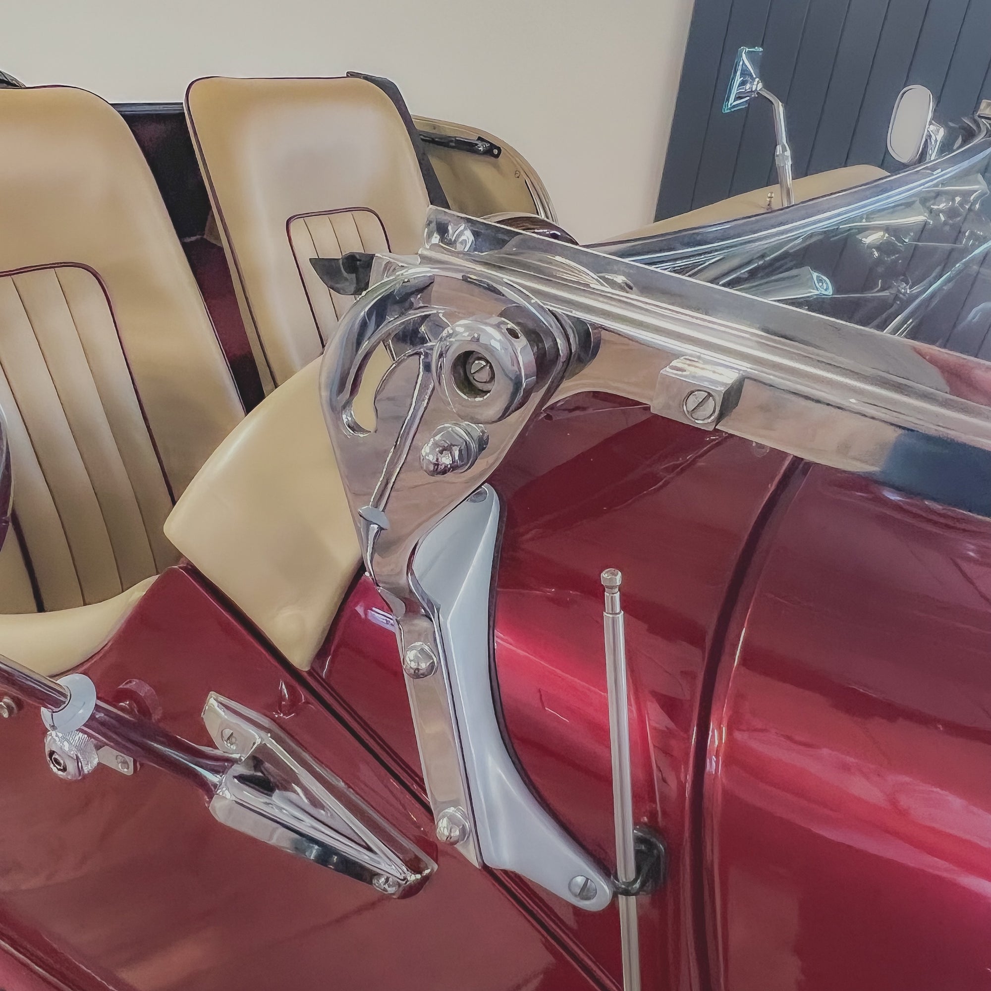 Morgan 4/4 LOW LINE - BMW Calypso Red