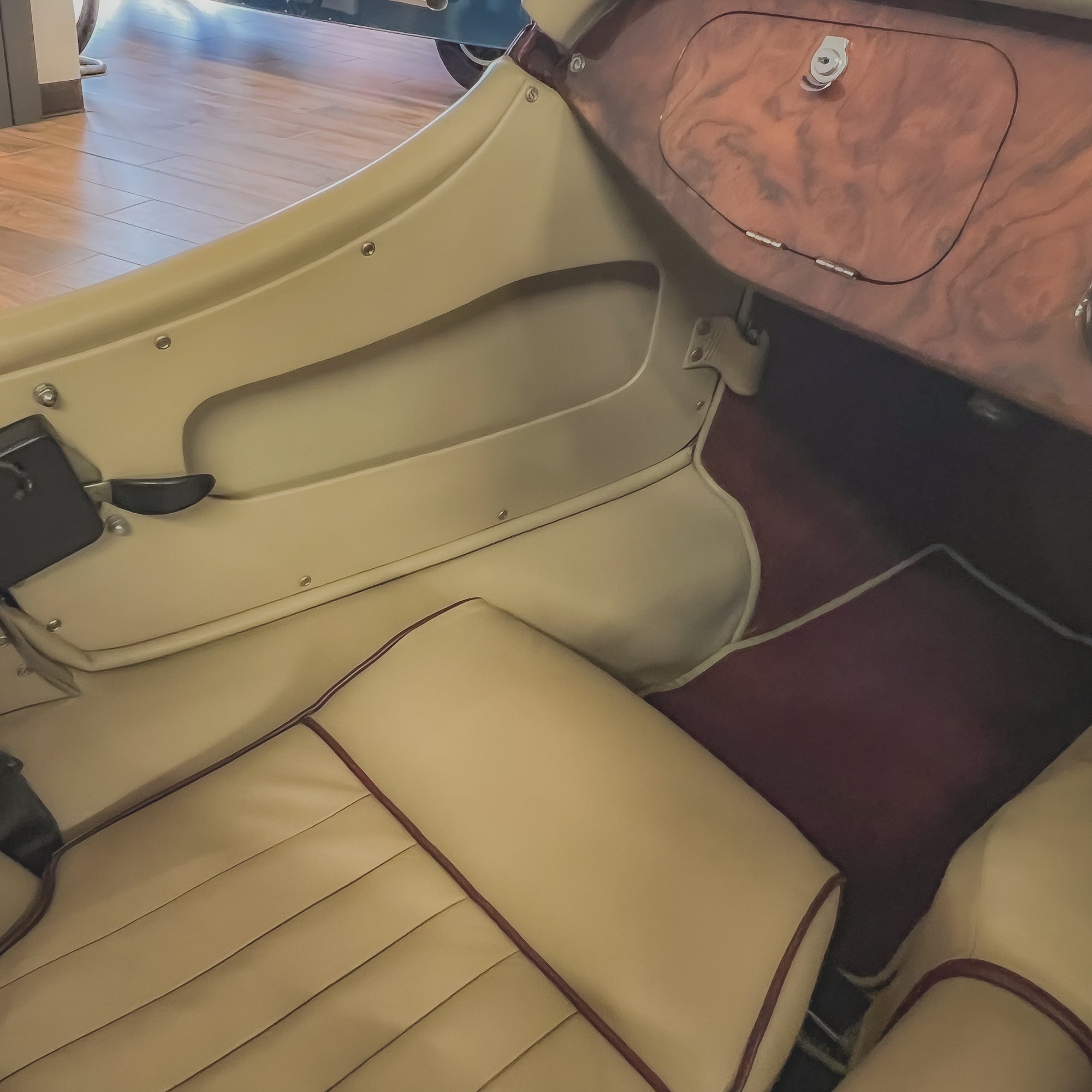 Morgan 4/4 LOW LINE - BMW Calypso Red