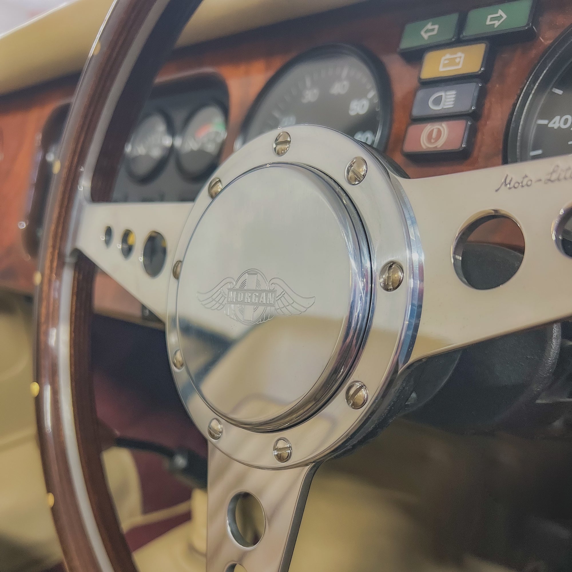 Morgan 4/4 LOW LINE - BMW Calypso Red