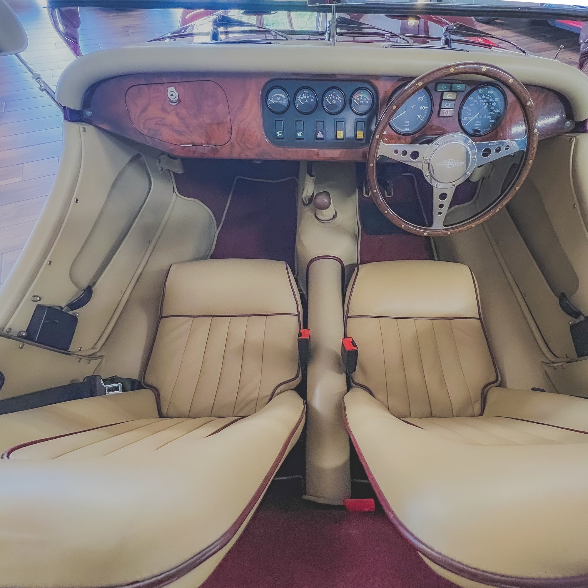 Morgan 4/4 LOW LINE - BMW Calypso Red