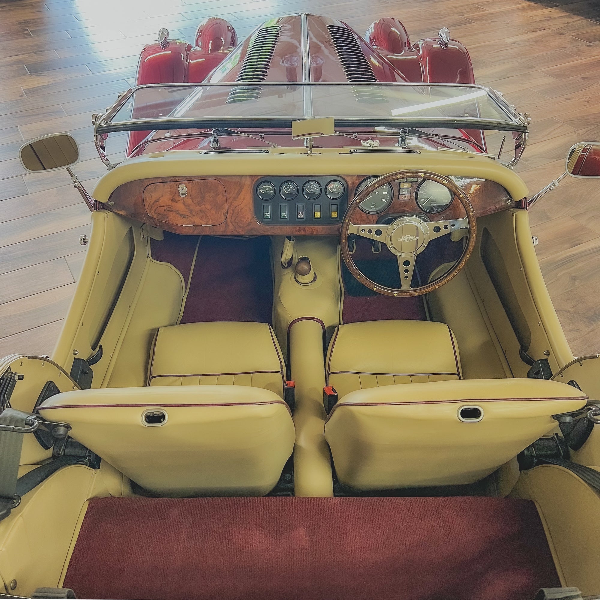 Morgan 4/4 LOW LINE - BMW Calypso Red