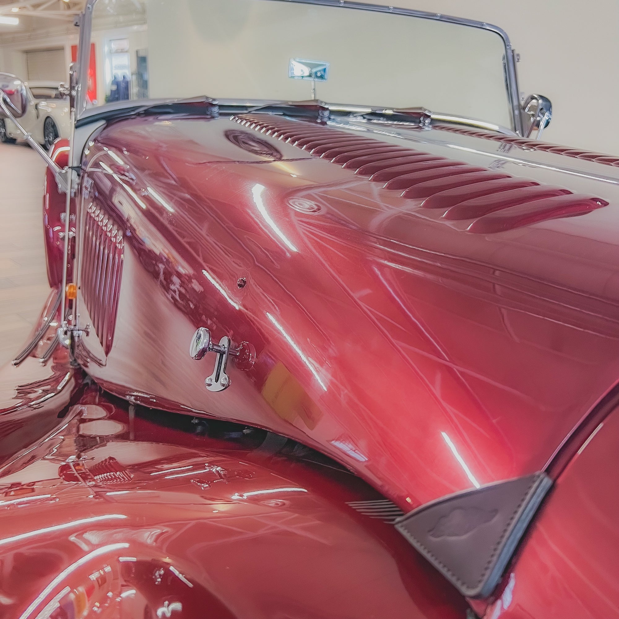 Morgan 4/4 LOW LINE - BMW Calypso Red