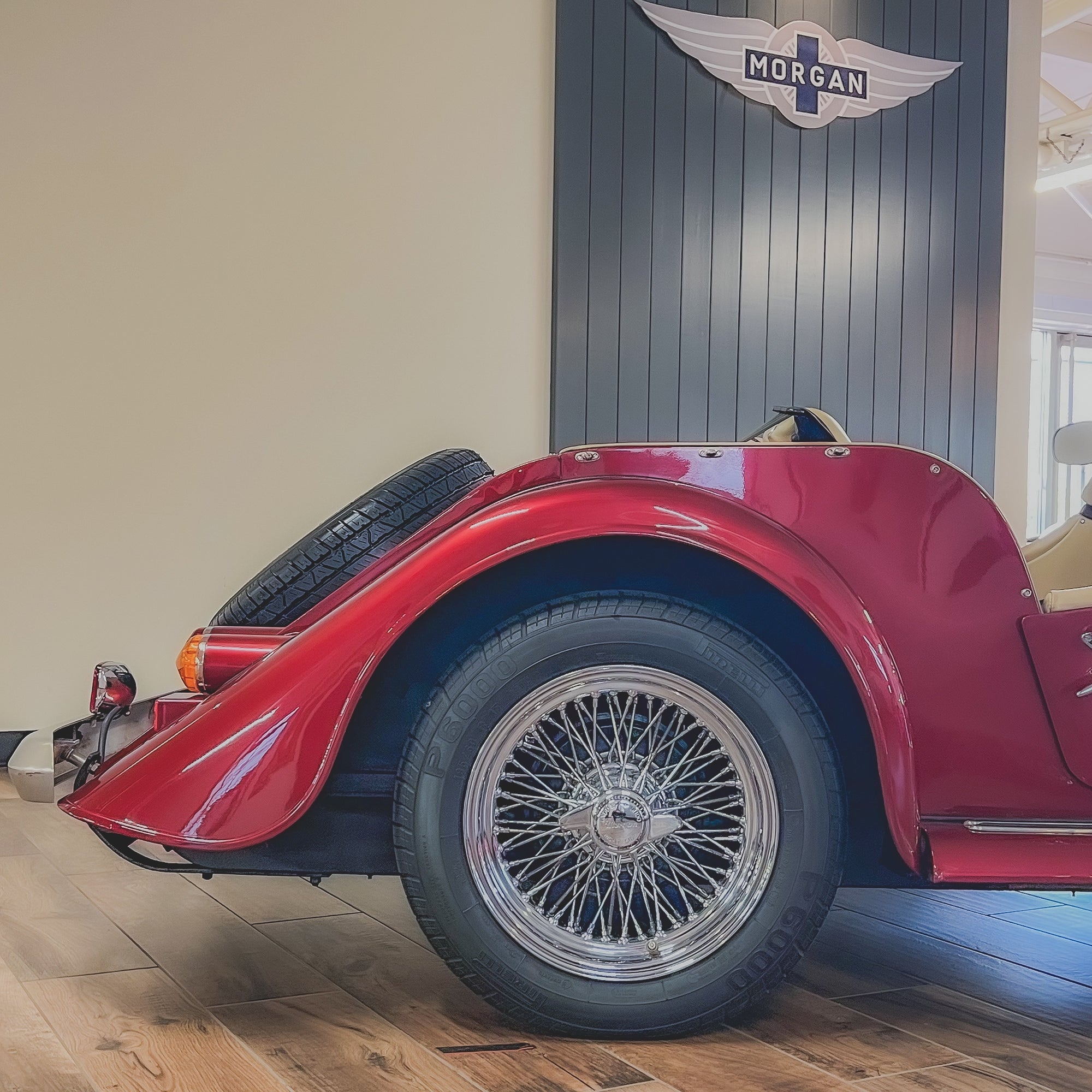 Morgan 4/4 LOW LINE - BMW Calypso Red