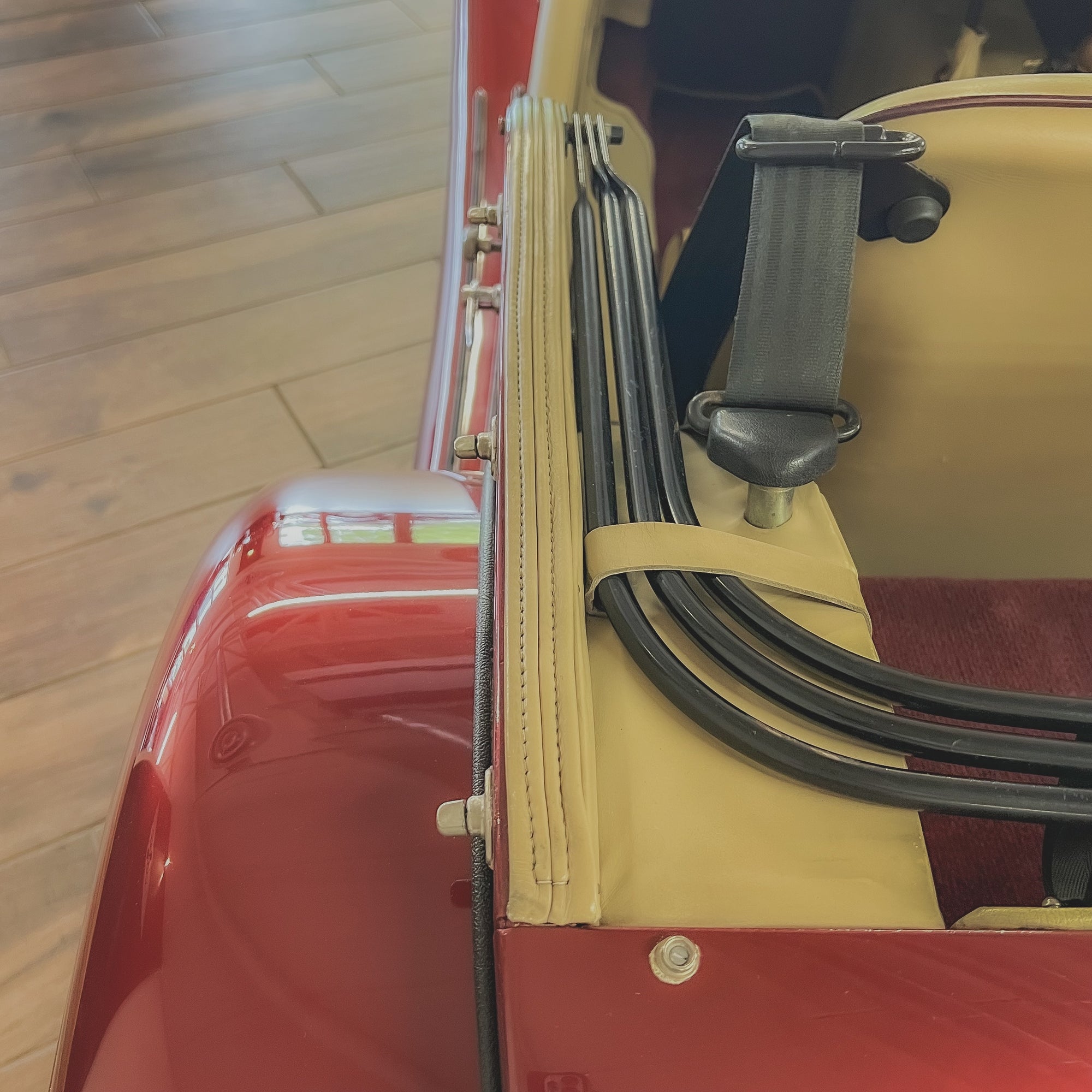 Morgan 4/4 LOW LINE - BMW Calypso Red