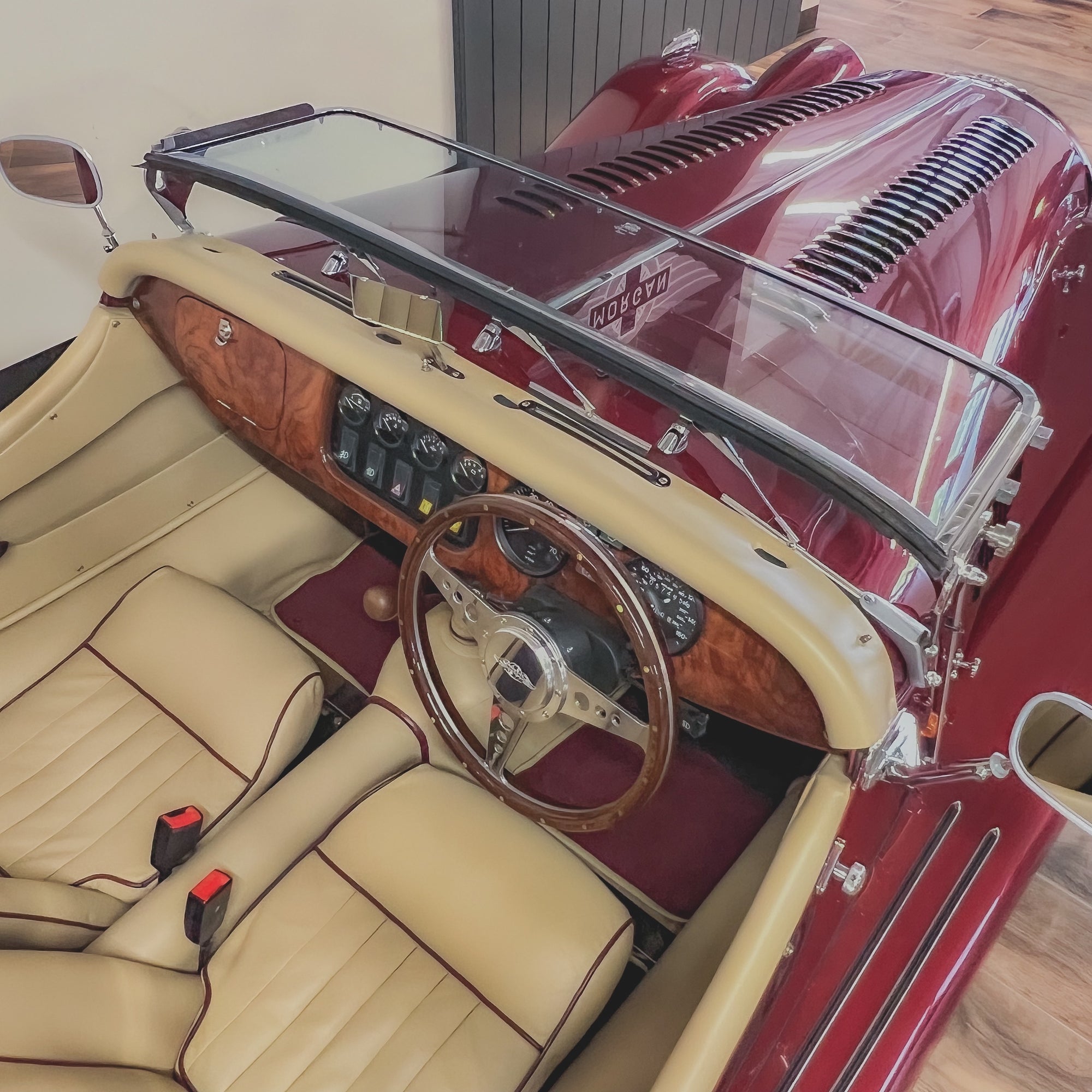 Morgan 4/4 LOW LINE - BMW Calypso Red