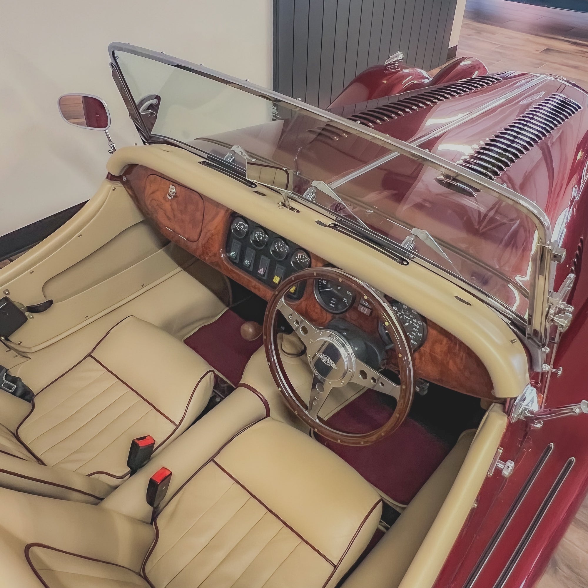 Morgan 4/4 LOW LINE - BMW Calypso Red