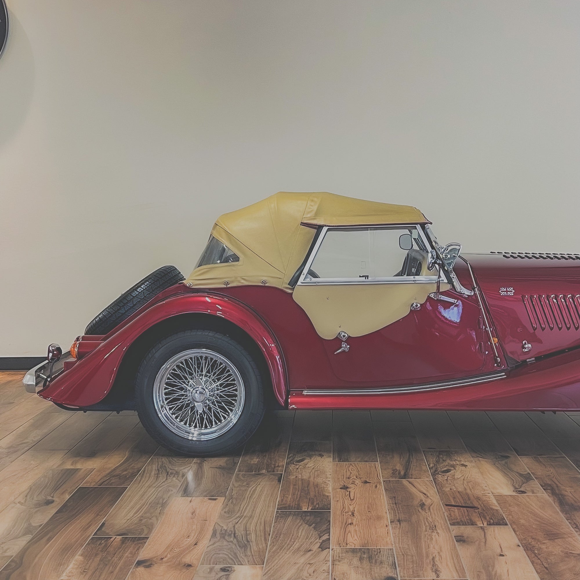 Morgan 4/4 LOW LINE - BMW Calypso Red