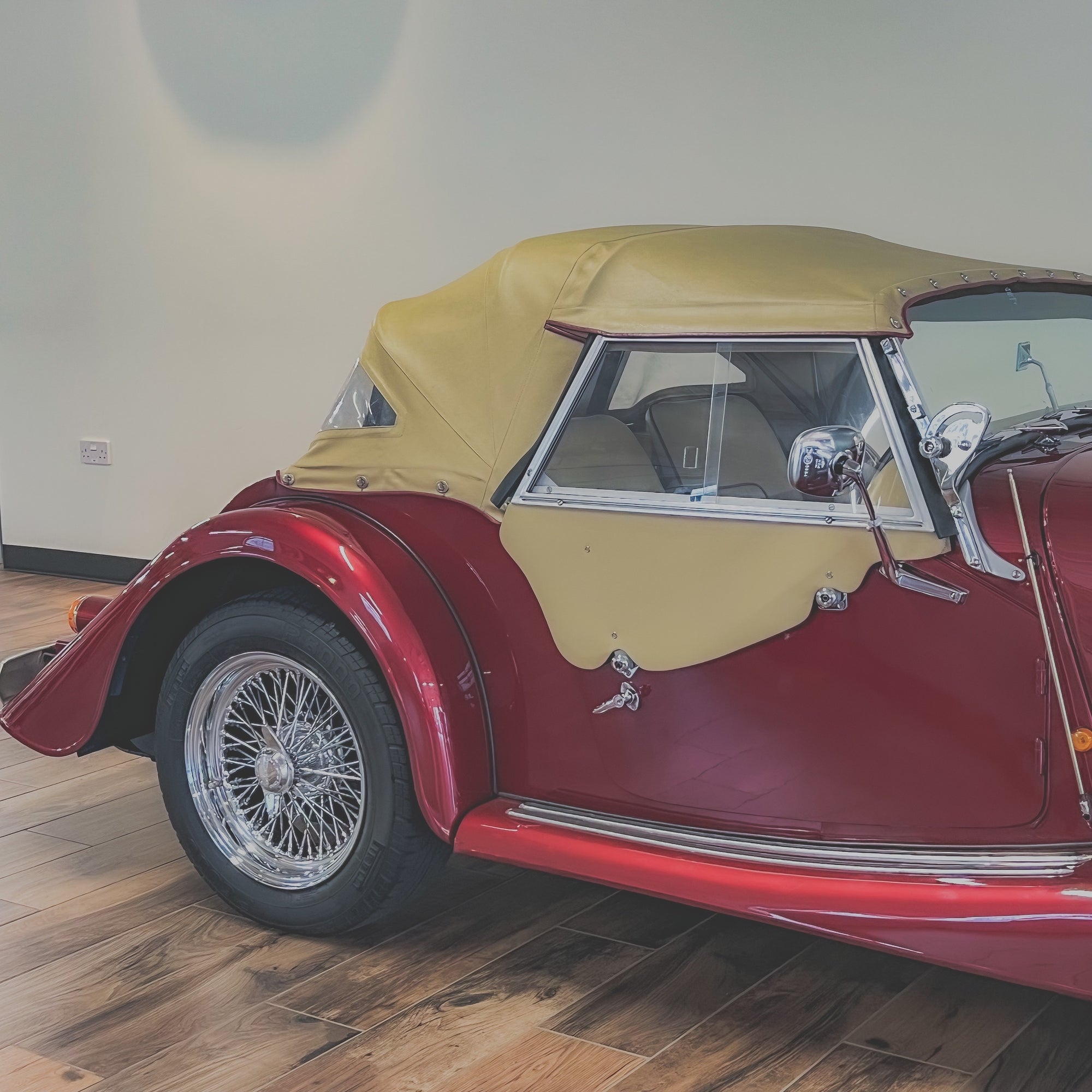 Morgan 4/4 LOW LINE - BMW Calypso Red