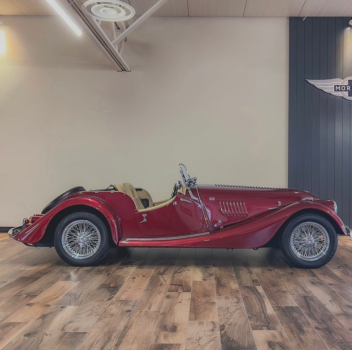 Morgan 4/4 LOW LINE - BMW Calypso Red