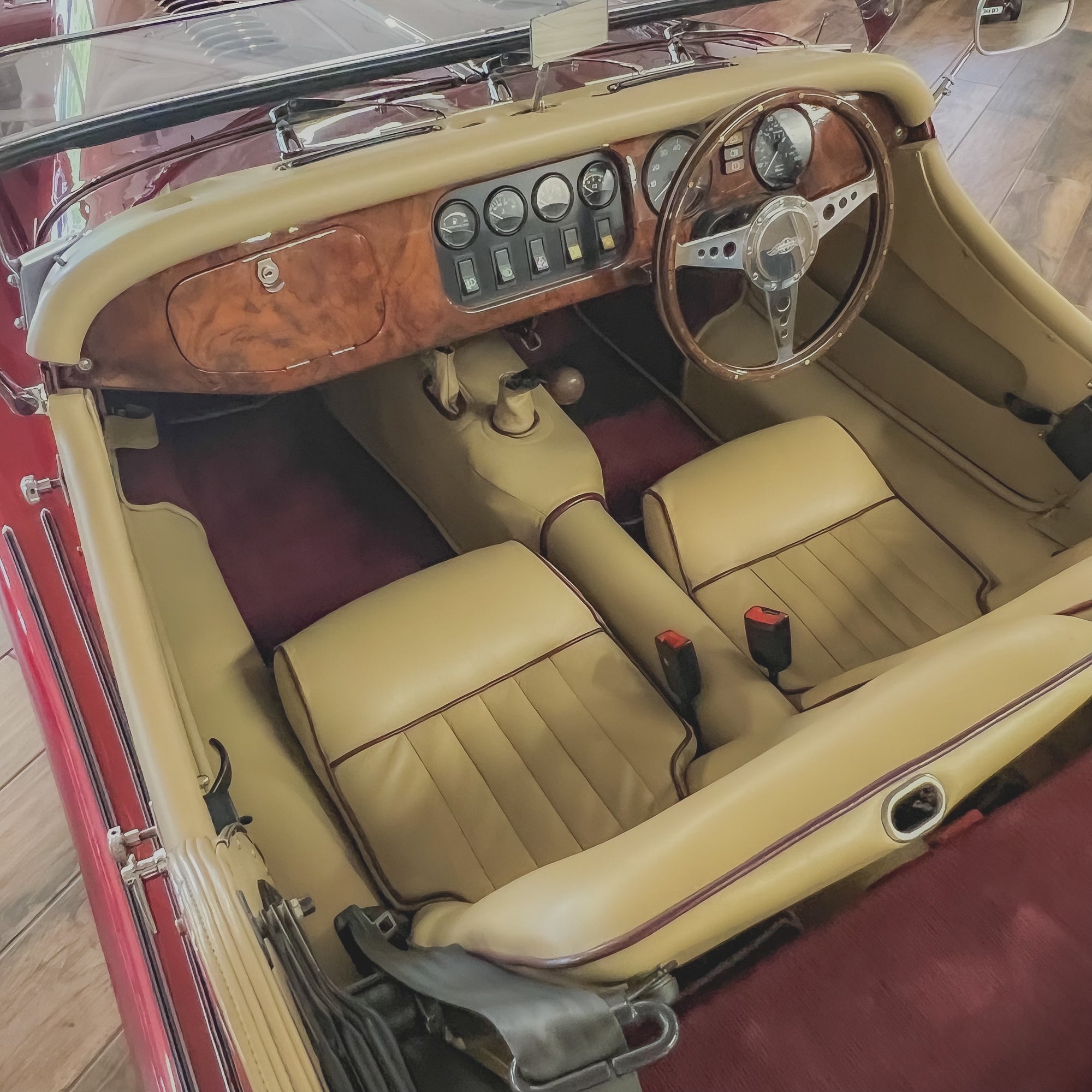 Morgan 4/4 LOW LINE - BMW Calypso Red