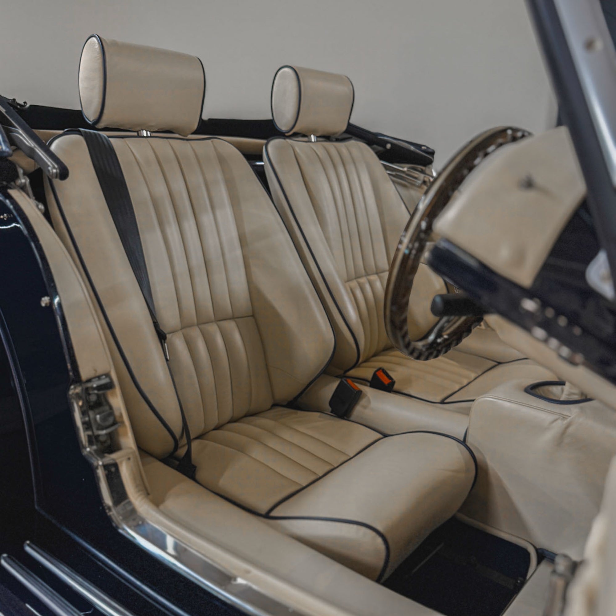 SOLD - Morgan Plus 4 Ford 2.0 duratech - Ferrari Midnight Blue